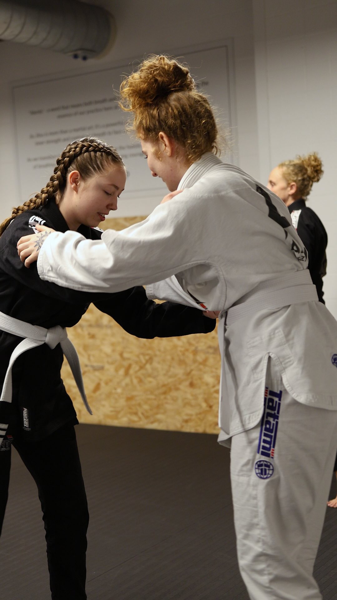 Still Think Jiu Jitsu Isn’t for You? 🤔
Too old?
Not fit enough?
Never done martial arts before?
We hear it all the time — and every week, someone walks through our doors thinking the same.
Then something changes…
They realise:
✅ It’s not about being the strongest in the room — it’s about showing up.
✅ You don’t need to be “ready” — you get ready by starting.
✅ Jiu Jitsu is for everyone — not just fighters or athletes.
Our team is built on support, not ego.
We train together, grow together — and leave better than we arrived.
You just need to take the first step.
📍Free taster sessions available this week.
Hit the link in our bio book 📲
#AlentoBJJ #JiuJitsuForEveryone #StartJiuJitsu #TrySomethingNew #SelfDefence #ConfidenceBuilder #BJJCommunity #MartialArtsMindset #OvercomeFear #LichfieldFitness #DisciplineOverComfort #JiuJitsuJourney #BJJBeginner #WhyNotYou #AlentoFamily