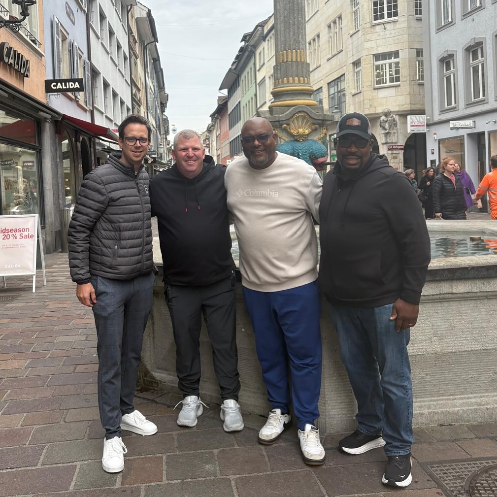 The crew is getting together and ready for Sunday!🇨🇭💪🏼🏈🚀
UFL landed in Switzerland 🇨🇭