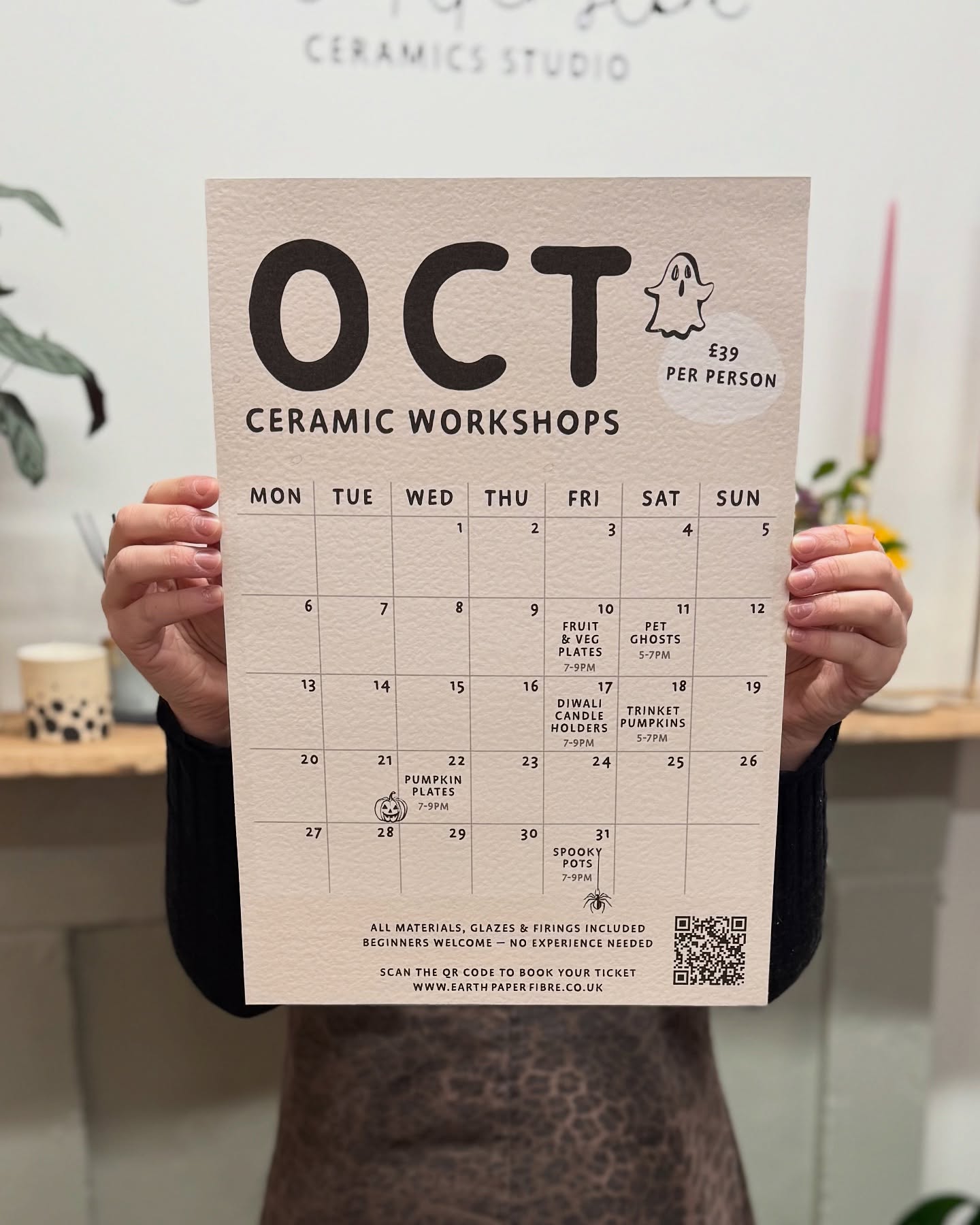 October timetable for Leah’s Yard 🎃✨
✨Booking link in bio
✨Beginners welcome
✨All materials provided
✨Grab drinks from Hop Hideout & Barks 🥂
Message me for more info cos they’re gonna be super fun, can’t wait for the first session and we’re kicking off with my faveeee Fruit Plates 🍑🍓🥑🍋🍇
