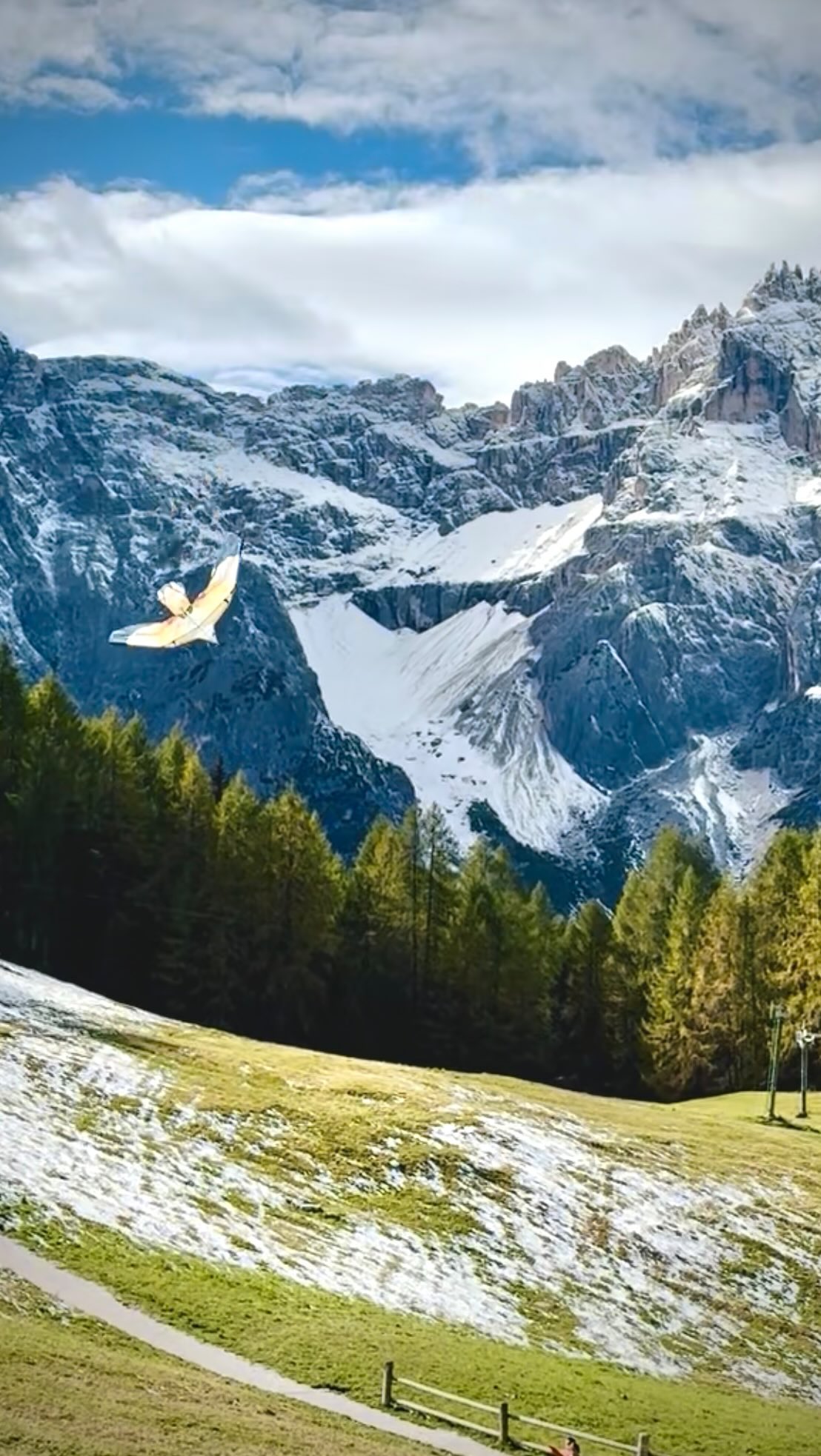 F R E E D O M
•
•
•
#rifugiorudihütte #3zinnendolomites #sesto #sexten #dolomites
•
•
#childhood #mountainkids #mountainlover #freedom #windyday #bestplace