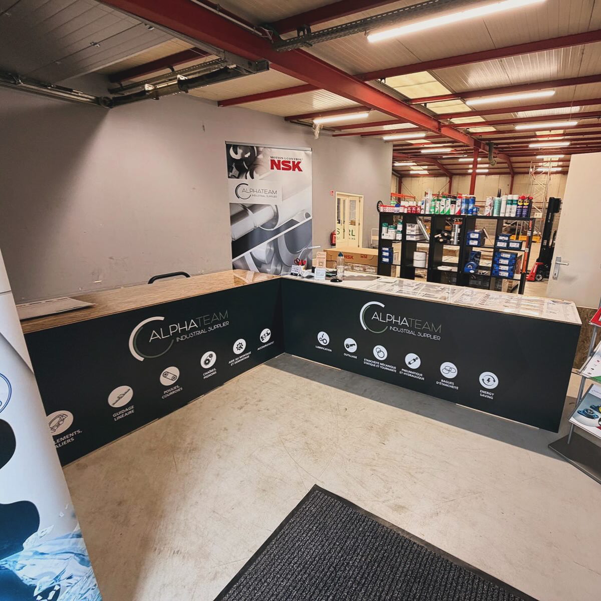 Réalisation panneaux pour la réception chez @alpha.srl