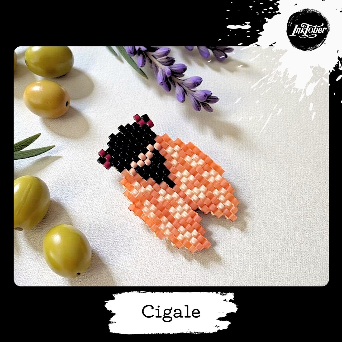 ✨ Jour 6 – Inktober 2025 ✨
Mot du jour : Cigale
Aujourd’hui, pas d’anecdote historique… mais une petite création qui sent bon la Provence ! ☀️
La cigale, c’est le chant, la chaleur, l’insouciance… bref, tout ce qu’on aimerait garder un peu plus longtemps quand l’automne s’installe. 🍂
Alors j’ai fait naître une petite broche cigale en tissage de perles, dans des teintes d’automne (et qui, entre nous, s’accorde très bien avec mes tenues 😄).
Vous voulez votre cigale aussi ?
Commentez “cigale” pour recevoir le modèle gratuit !!
#cigale #inktober2025 #inktober2025day6 #brickstitch #bead #museedepicardie