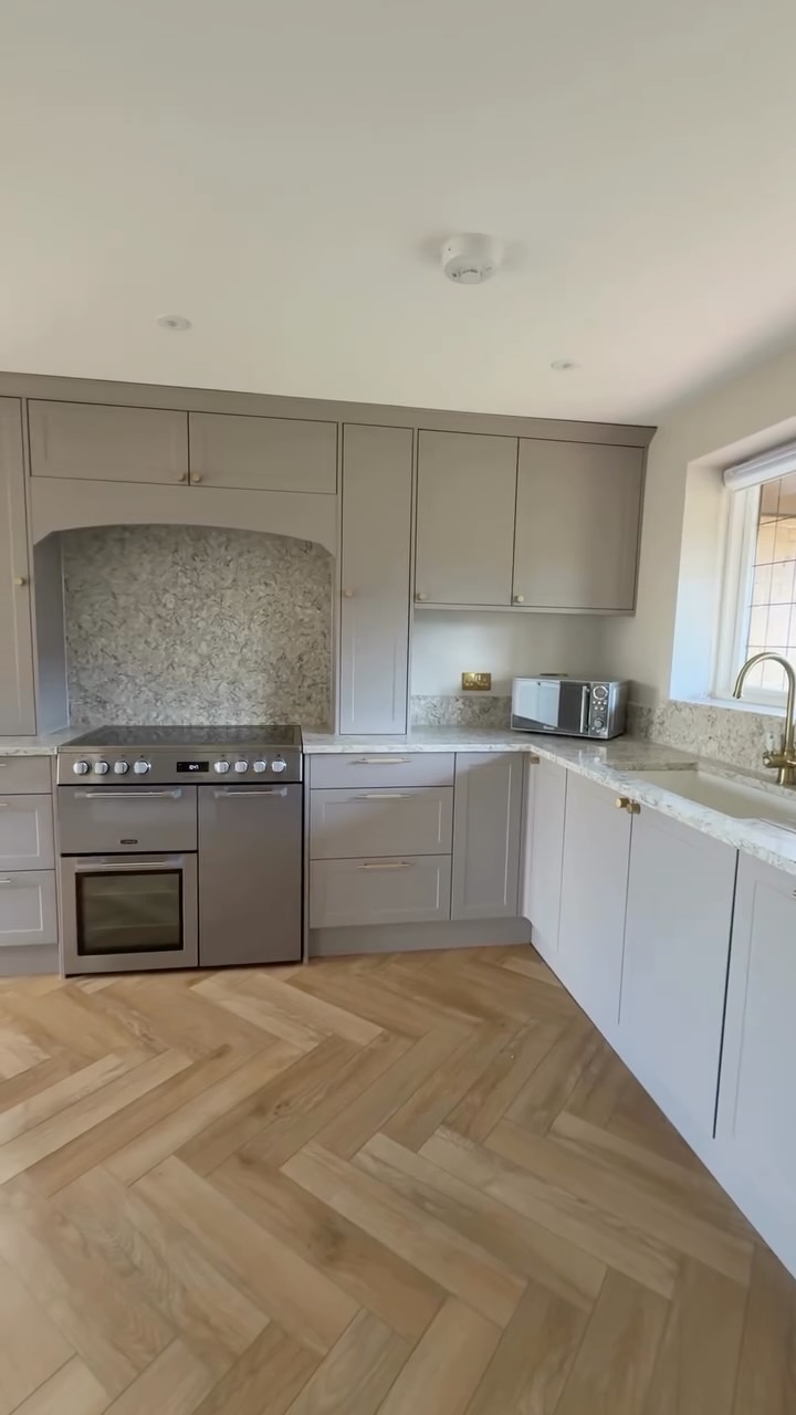 KITCHEN TRANSFORMATION. 💐
Our team has completely reimagined this space - creating a modern, functional, and beautiful heart of the home.
We’re in love with the result, and we hope you are too! ✨
Got a home renovation project in mind?
Let’s bring it to life. Get in touch with our team today.
📞 07590 211 977