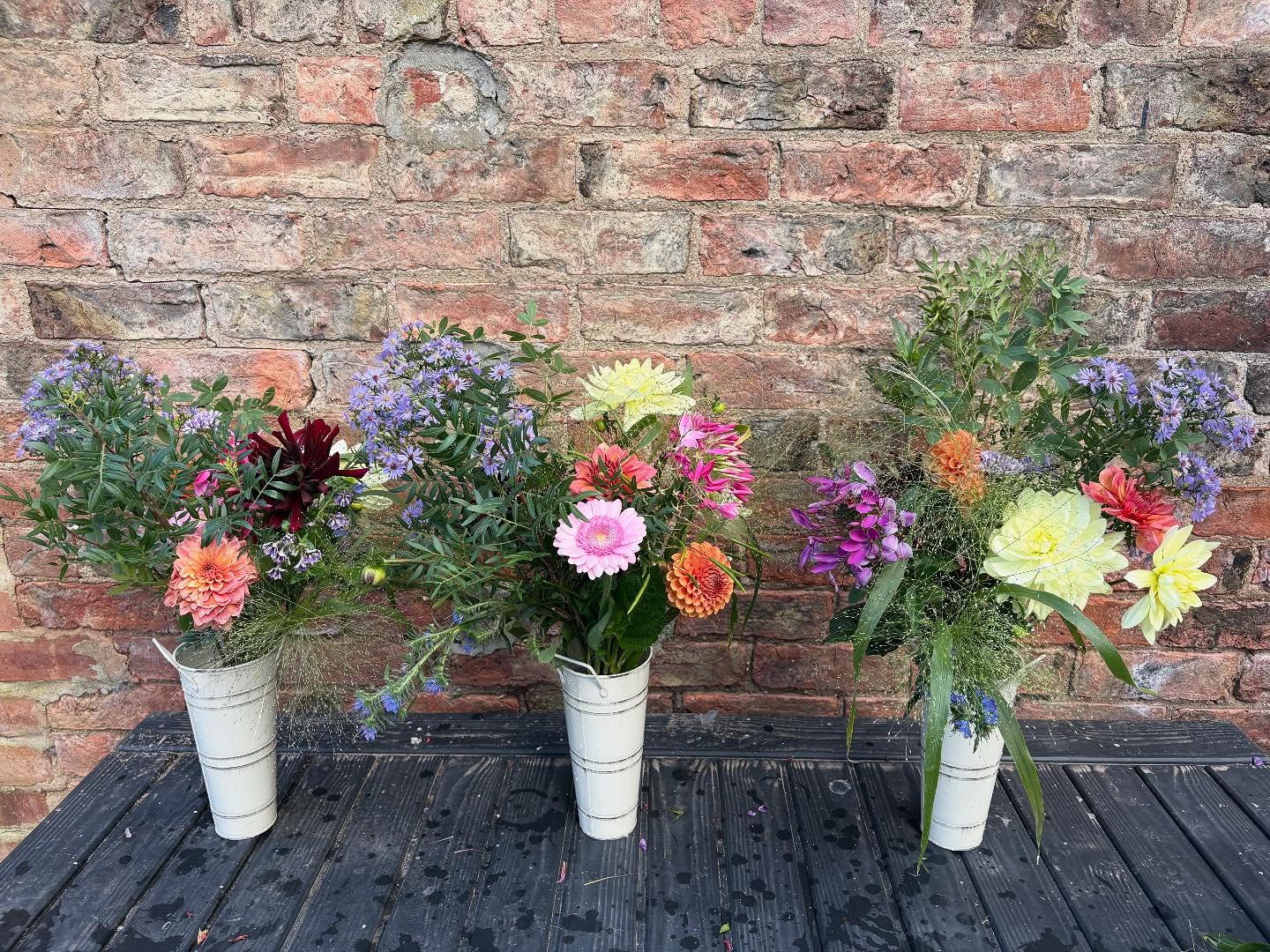 Selling lovely fresh flowers from my cutting patch to @elaine_hadfield_floraldesigner followed today by a trip to stunning @raby_castle , admiring the top planting there designed by @awbassociates The gardener led tour explained not only the history but the highlights of the garden. Stunning! #dahliaseason #autumncolours #gardenersofinstagram