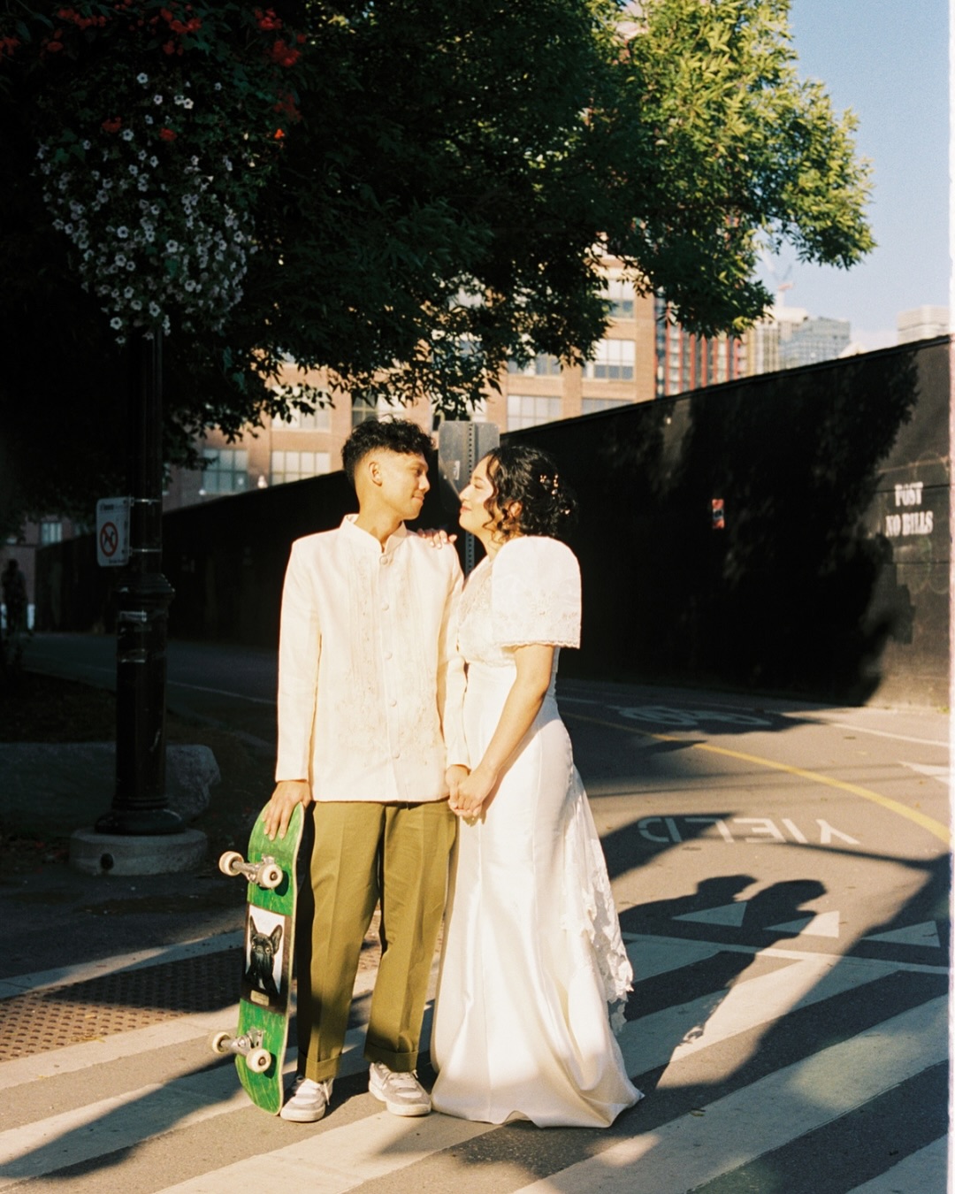 When L + J said they wanted eggs on their wedding day, they made it happen. 🍳
They spent the morning getting ready together, celebrating with their closest loved ones, and filling the day with thoughtful, personal touches.
Handmade zines, Filipino attire with western details, and a quick skateboard ride to the venue.
They wrapped it all up with a first play, a game of Smash that perfectly summed up their day: fun, warm, and full of love🤍
All shot on film 🎞️