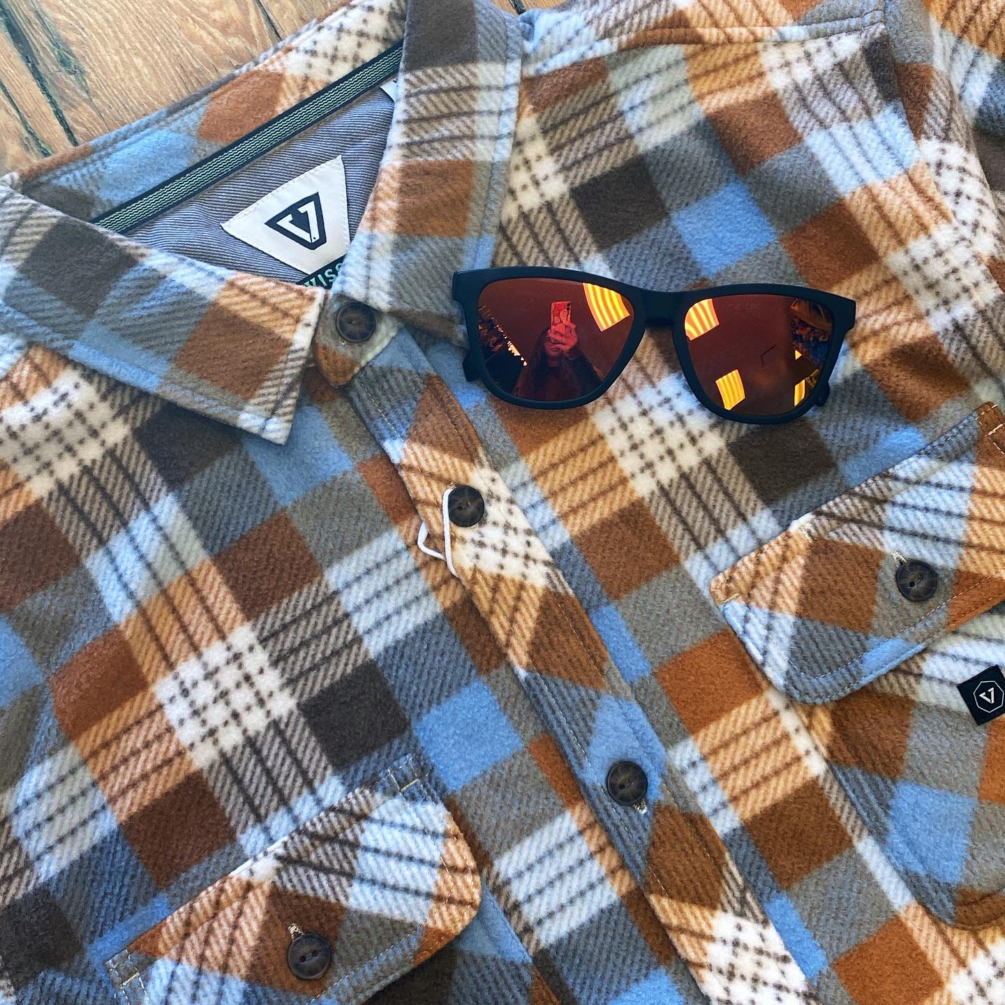 Flannels & sunglasses a perfect combination for crisp sunny days ☀️
How nice is this fleece flannel from @visslasurf