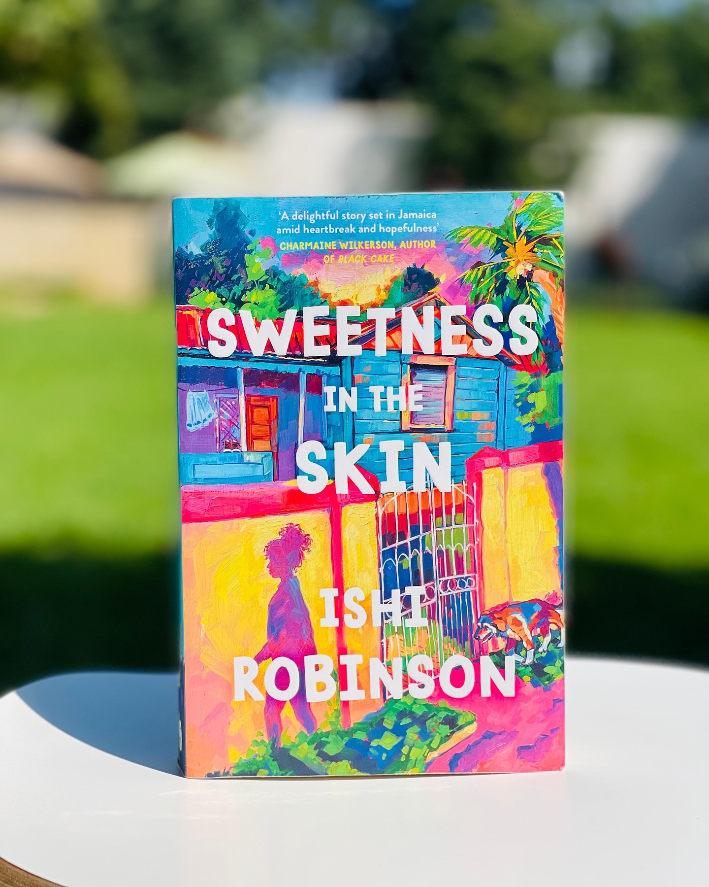 Came for the cover, stayed for the plot! #sbphotochallenge25
Picked this one up solely because of the cover and then I met Pumpkin Patterson - a girl you have no choice but to root for to the end! Sweetness in the Skin is such a heartbreaking and heartwarming book at the same time. If you’re yet to pick it up, trust me on this, you’ll want to!
#sbphotochallenge25 #sweetnessintheskin #ishirobinson #cameforthecoverstayedfortheplot