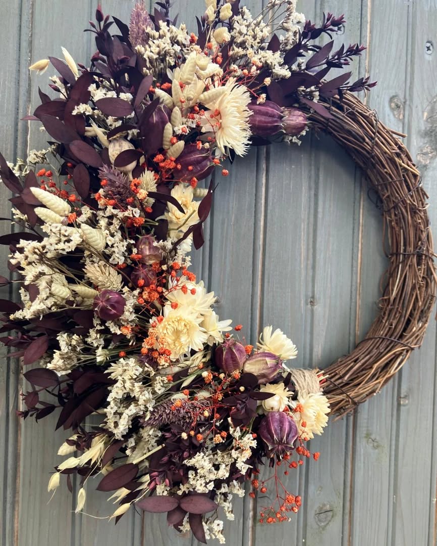 Beautiful Autumn Wreath 🤎🧡
Dm If you would like this pretty wreath on your door.😍
#autumn
#autumnwreath
#garston
#aigburth
#wreathsofinstagram
#autumnstyle
#liverpoolflorist
#allerton