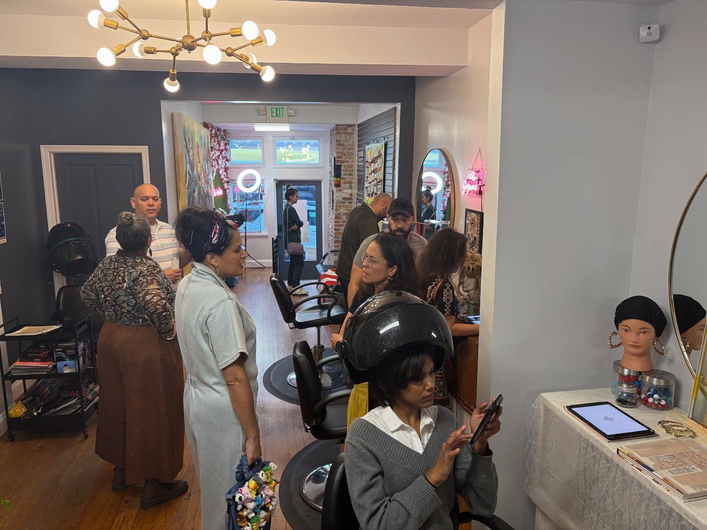 The BmoreBoricuas Project is a cultural archiving initiative documenting the experiences of Puerto Ricans in Baltimore from the 1800s to today.
Since its launch in 2021, the project has gathered oral histories, artifacts, artworks, and cultural stories, offering a comprehensive view of Baltimore’s nearly 200-year Puerto Rican presence. By preserving these narratives, the project highlights the extensive diversity of Baltimore’s Puerto Rican community—a perspective too often overlooked in the mainstream, both locally and nationally.
The popup exhibit hosted @hellobonitabaltimore is the latest chapter, continuing the work of making Boricua presence visible in Baltimore—creating a living map of people, place, and story.
Estamos aquí. Somos BmoreBoricuas, pa’ que tú lo sepas. 🫶🏽🇵🇷🕯️
#bmoreboricuas
#paquetulosepas
#tolasroom
📷: @bmoreheritage @surrealphoto