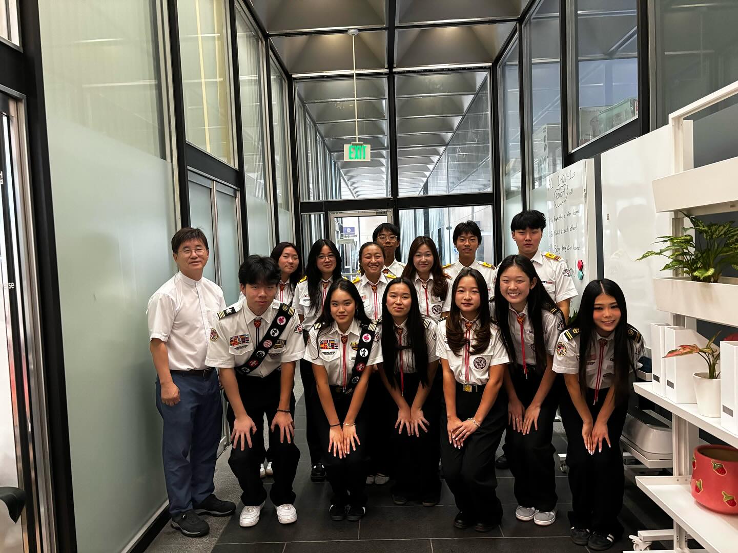 Our Summit and Chapter officers came together for our October board meeting to recap recent activities and discuss exciting upcoming events. We’re looking forward to a meaningful and productive month ahead! ⭐️
#hwarangyouthfoundation #화랑인터내셔널 #hwaranginternational #화랑청소년재단 #summitboard
#leaders