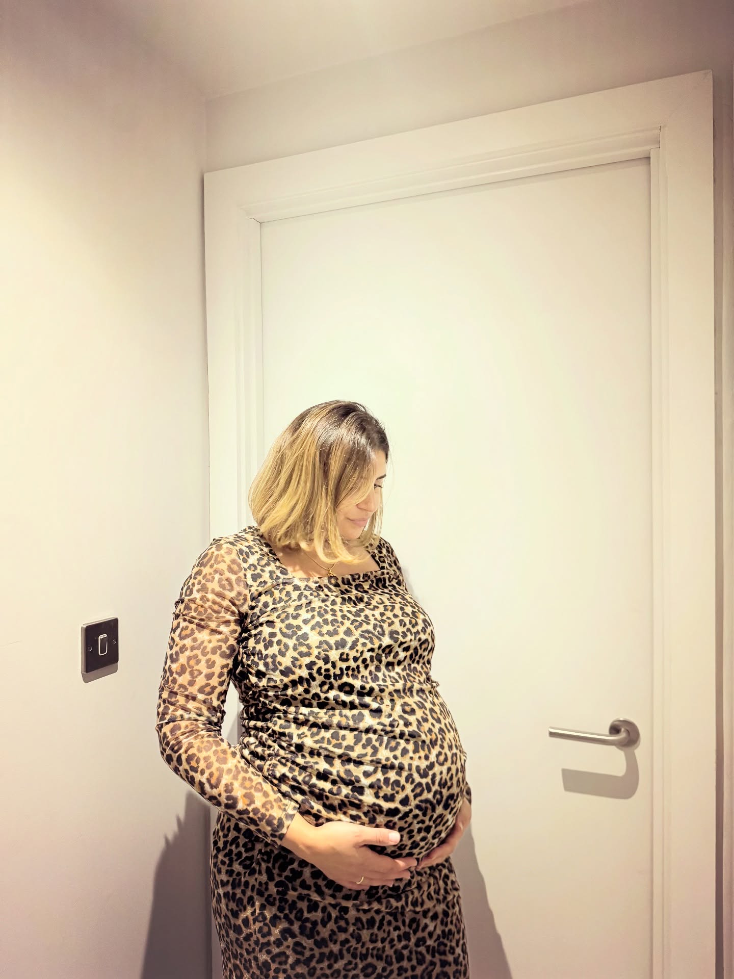 ✨My Week 30 Milestone has come and I’m officially on Maternity Leave✨
C-Section booked in 6 weeks as I have Placenta Previa with MCDA twins eek!
Here’s a snapshot of what I’ve been up to…
- year of the 40th parties
- fully studio comp certified Pilates instructor final workshop
- getting into the spirit of International Birmingham Day!
- moments with my precious girly
- back in London for the premiere of @andihamptondop short film
- Black tie 40ths
- checking out Birmingham’s reformer scene
- a client from LA recommended this tallow for growing bumps and it’s worked so far to keep my bump smooth!
- 30 week twin bump!
- meeting my fave Pilates pal @mimosulaiman
- strength/resistance training with @lauramaswellness
- family of 3 before 5
- non stop reformer, mat and half cadillac prenatal training
#30weekspregnant #twinpregnancy #ivfpregnancy #thirdtrimester #bumplife #pregnancylife