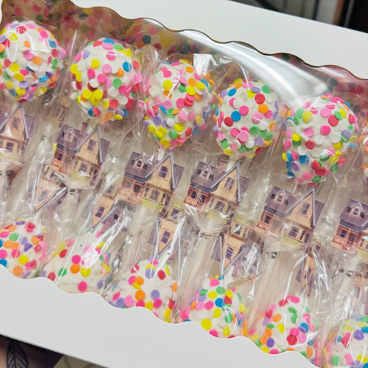 UP! 🎈🏠
The biggest orders that I get the LEAST amount of pictures of 🫠😂 A premium dessert bundle for the sweetest celebration 🩷 Order for your next event at www.thesweetsideofgi.com
#customdesserts #cakepops #inspo #explorepage #desserts #celebration #njbaker #homebaker #homebaking #cottagefoodbaker