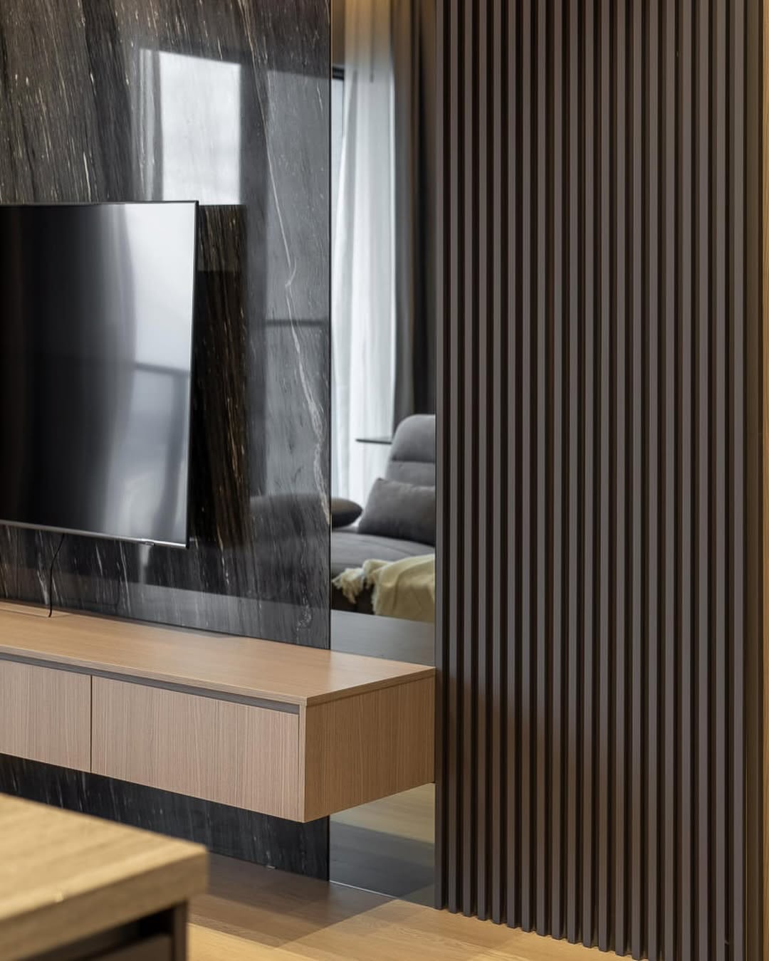 Koyu tonların zarif dengesi. Modern yaşam alanlarında sadeliğin güçlü ifadesi.
☎️ 0212 823 7267
📱 0530 730 5437
✉️ info@celebiarchitecture.com
#ÇelebiArchitecture #ÇelebiMimarlık #LuxuryHome #homedesign #Mimaritasarım #Modernhome #VillaTasarım #VillaDesign #LuxuryInterior #Highenddesign