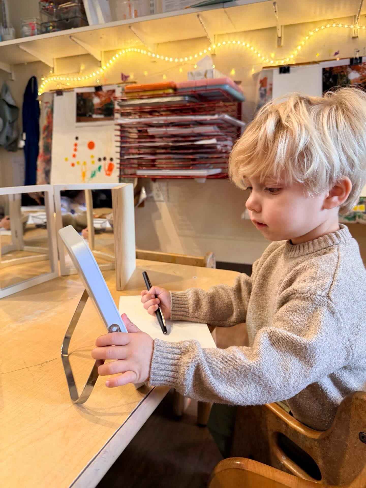 Our Orange 3 Day friends have been exploring emotions and facial expressions through clay and loose parts, mirrors, taking pictures, and most recently, putting pen to paper to create self portraits!😊
