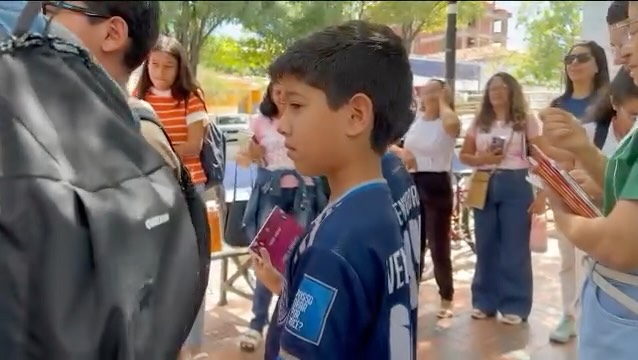 Nossa missão é pregar o evangelho do reino, levar o encabeçamento de Cristo.
Uma igreja que pregar o evangelho é uma igreja feliz 😁
Registro da nossa saída: A rua é a cura!