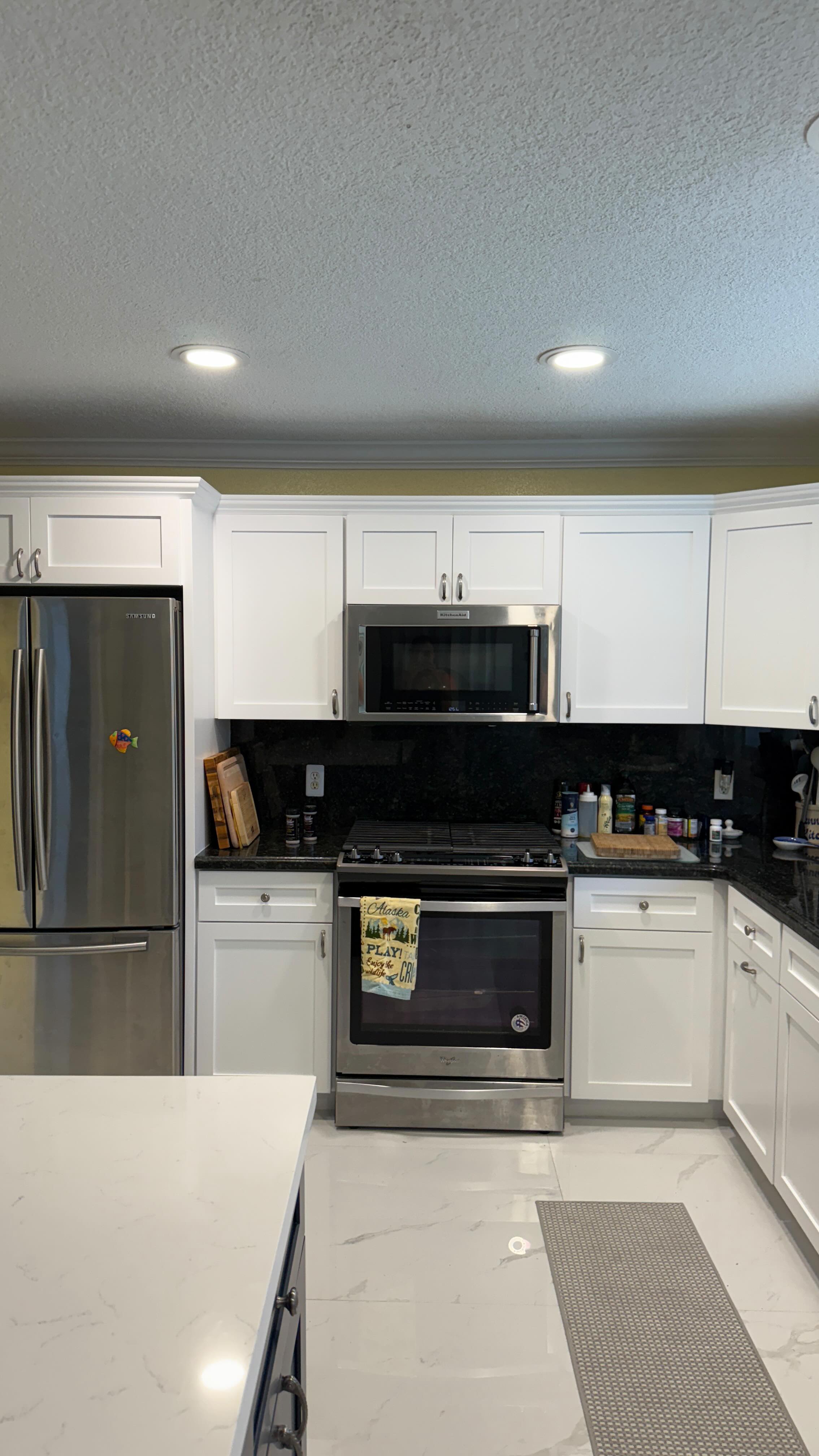 This old outdated thermofoil kitchen was brought back to life with our cabinet refacing service. New shaker doors were installed. Refacing is an excellent option if you want a big transformation without the mess and cost of new replacement 💕👌 #cabinetrefinishing #southflorida #cabinetpainting #browardcounty #westonfl #daviefl #fortlauderdale #kitchenpainting #browardcounty #cabinetrefacing