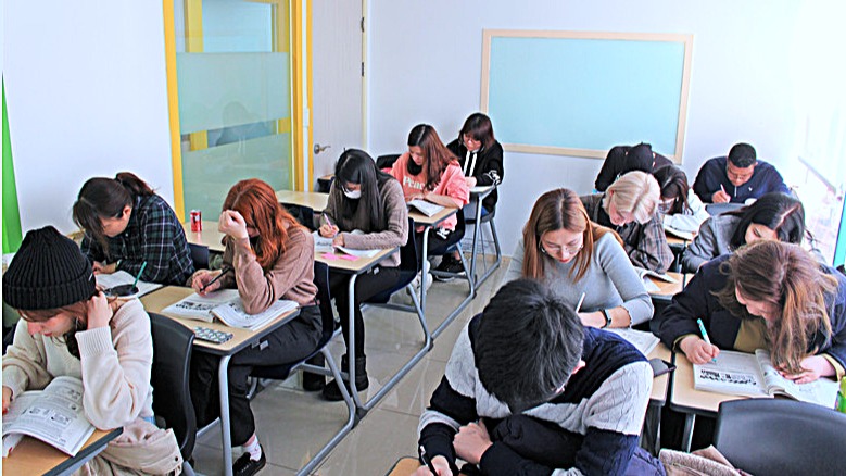 Many foreigners love Korean. I love Best Friend Korean Language institute in Seoul. You can become fluent in Korean in just three months.
#studyinkroea#BestFriendKorean Languageschoolseoul#learnkorean#koreanacademy#koreaninstitute