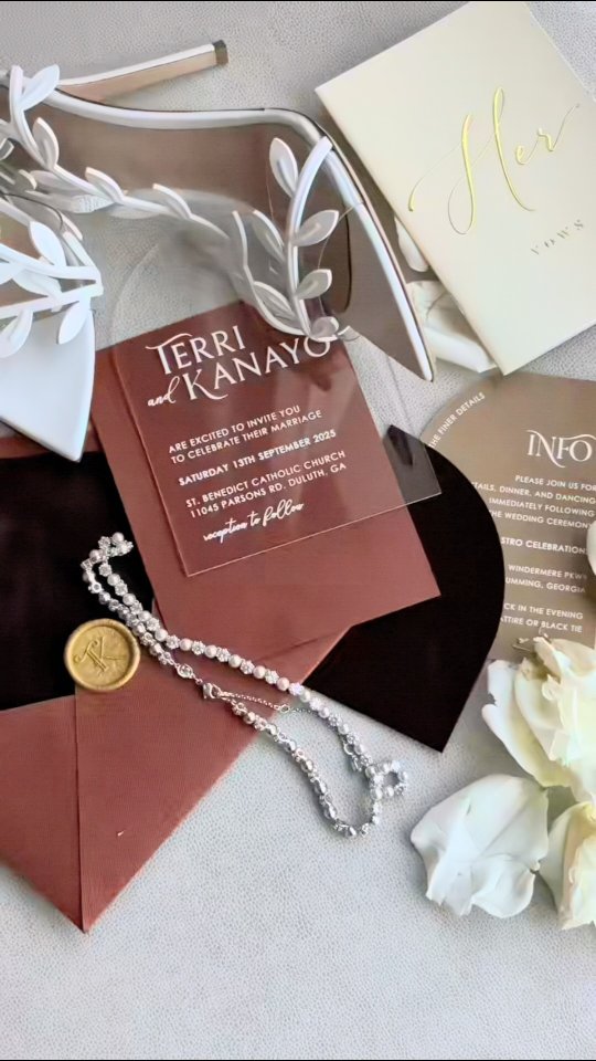 When details are needed, you know who to call 🥰 from the handcrafted invitation suite to menu cards, hand-stamped wax seals, bar signs, stirrers, napkins, seating chart, custom built wine cart and even cake detail signs (whew 🥵), this event was meticulously branded and we loved every bit of it. Cardstock, vinyl, wood, acrylic, metal, you name it, we've got you.
#weddingdetails #eventsignage #eventdetails #weddingdecor #seatingchart #barsign #luxuryweddings #drinkstirrers #branded