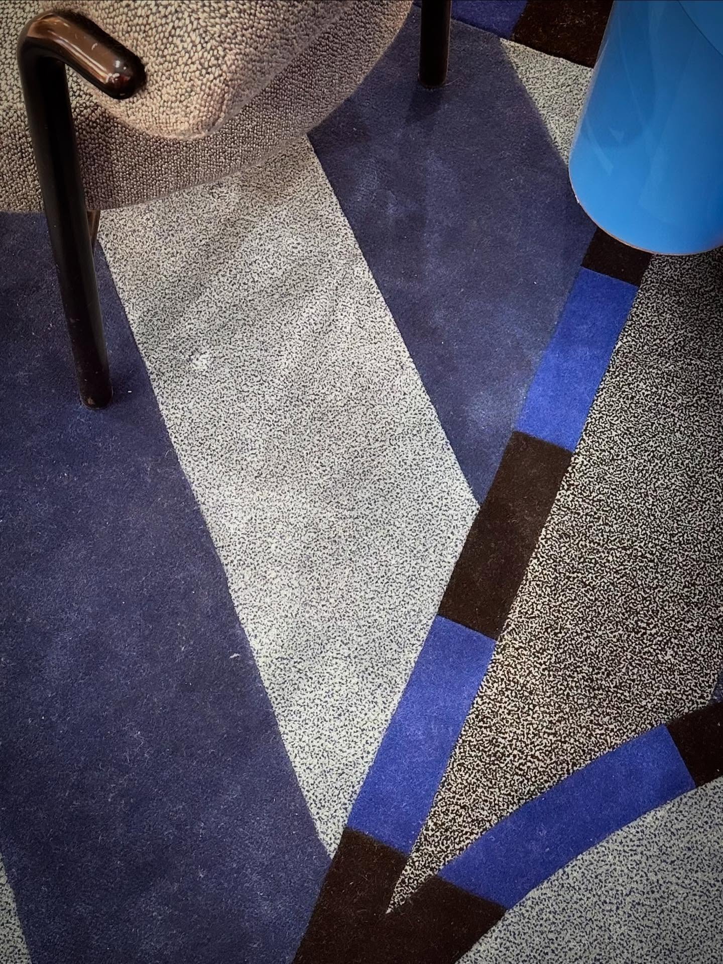 Our custom rugs🫐in collab with @designerrugs have hit the floor @watergardens completing our settings with @designbythem and @studiociao_official #shoppingcenter #malldesign #customrugs #rugdesign #retaildesign #retaildesigner