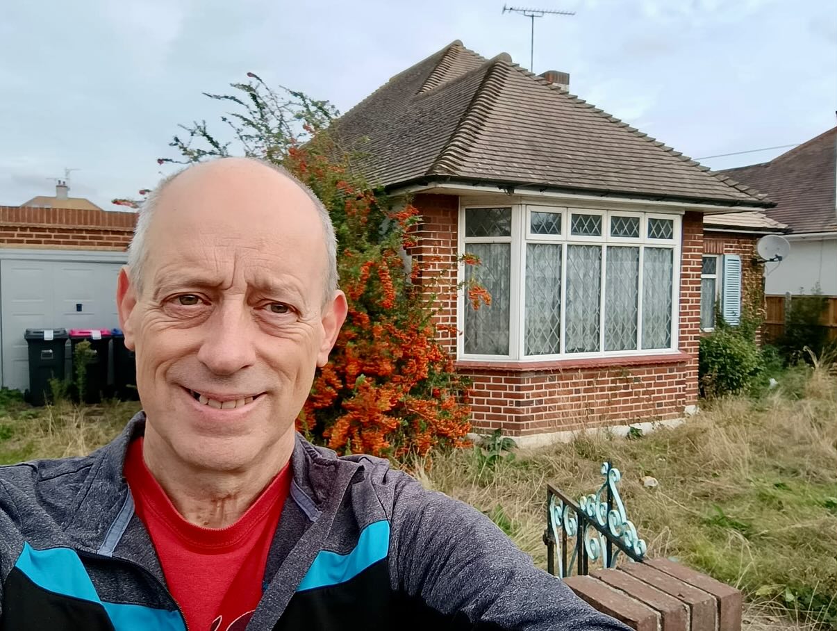 It all started with a single photo 📸
Stuart, one of our Hunters, spotted what looked like a long-term empty home in Southend. No lights, grass waist-high, curtains shut.
He snapped a picture, sent us the address…
and that was it.
Fast-forward a few months and our research team traced the owner all the way to rural South Africa, and we’ve now acquired what might just be the saddest, loneliest house in Southend, untouched since 2016.
Stuart’s now earned £2,000 in rewards…not bad for a quick photo and a good eye 👀
#EmptyPropertyHunters #EmptyHomes #PropertyRevival #Southend #SideHustle #CommunityImpact #EPH