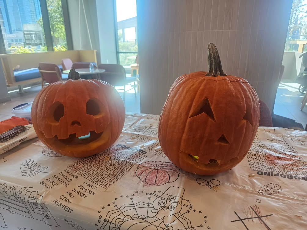Carve & Connect was a success! Thank you to all the JC families that joined us. Everyone's creations were fantastic!
From carving, to painting, to stickers to stencils, there was something for all ages and skill levels.
Hope this was the perfect kick-off to spooky season 🎃🍂👻