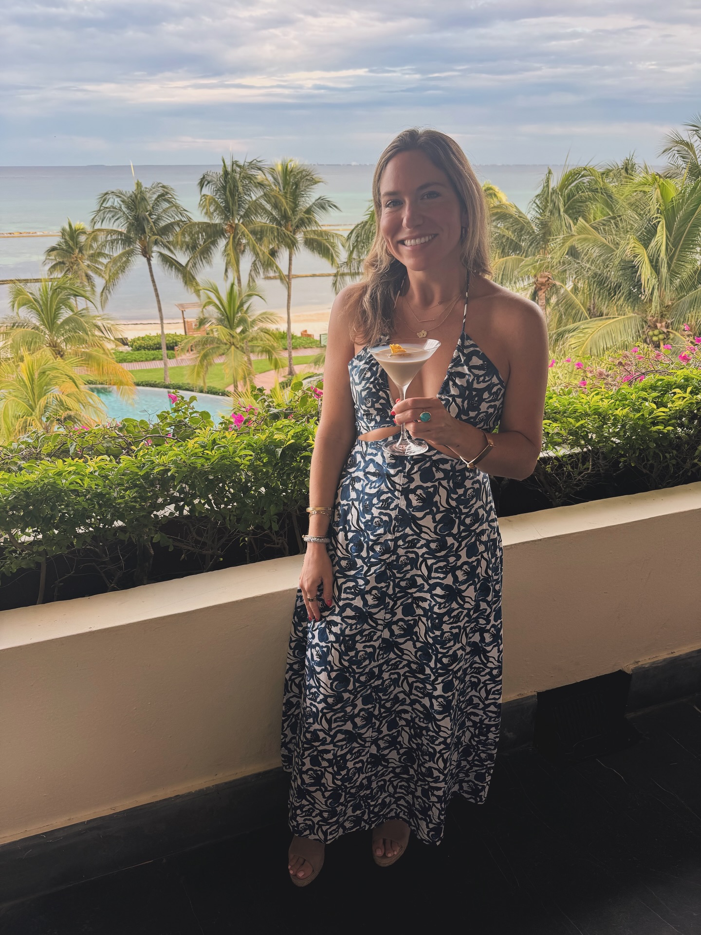 Highlights from @grandvelasmaya ☀️🌊⛱️
•the live music nightly at every restaurant, each with different instruments to suite the vibe
•the homemade pasta at Lucca & tasting menu/wine pairing at Michelin starred @cocinadeautorrivieramaya
•a spa for kids (opening soon) — facials, massages and beauty treatments just for children using all organic products
•the karaoke bar for after dinner fun!
•morning coffee & room service breakfast on my oceanfront balcony
•different workshops from guacamole making, Mexican wine tasting, sage bundle making, Mexican crafts, and chocolate & tequila pairing
•the fabulous kids club + the *new* teens club with tons of arcade games, a golf simulator, movie theater, and so much more!
If you’re looking for the ultimate all inclusive, this is the spot. With other coastal locations around Mexico and amazing extra perks for our clients, we can help pick the best Velas property for you, with our added amenities!
•
•
•
•
•
#luxurytravel #rivieramaya #allinclusiveresort #grandvelas #beachvacation