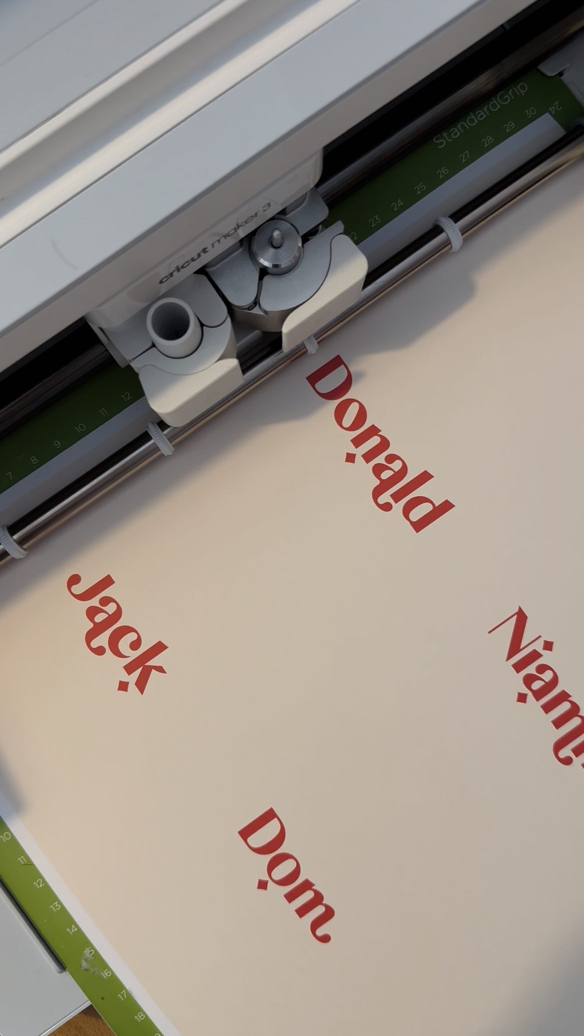 Sometimes you just can’t choose a favourite. And why should you have to? It’s your wedding just use them all!
Bonus points for making your tables look extra fun 🫶🏽
.
.
.
#onthedaystationery #weddingtablesetting #weddingtabledecor #weddingstationer #colourfulweddings #weddinginvite