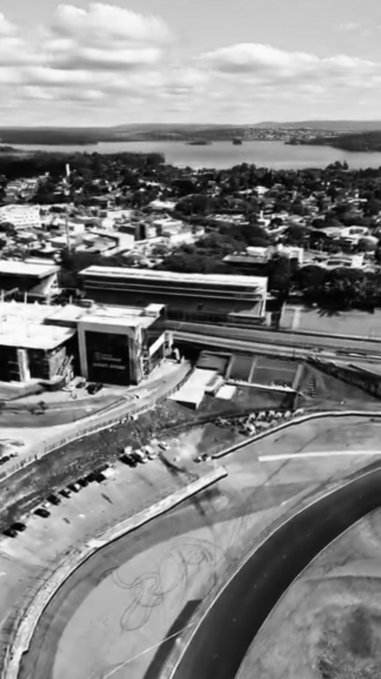 Um voo pelo Autódromo de Interlagos!
Quem é fã de corrida comenta aqui! 😎🏍️🏎️
#Interlagos #festivalduasrodas #motogp #f1 #drone #hoolycreativestudio