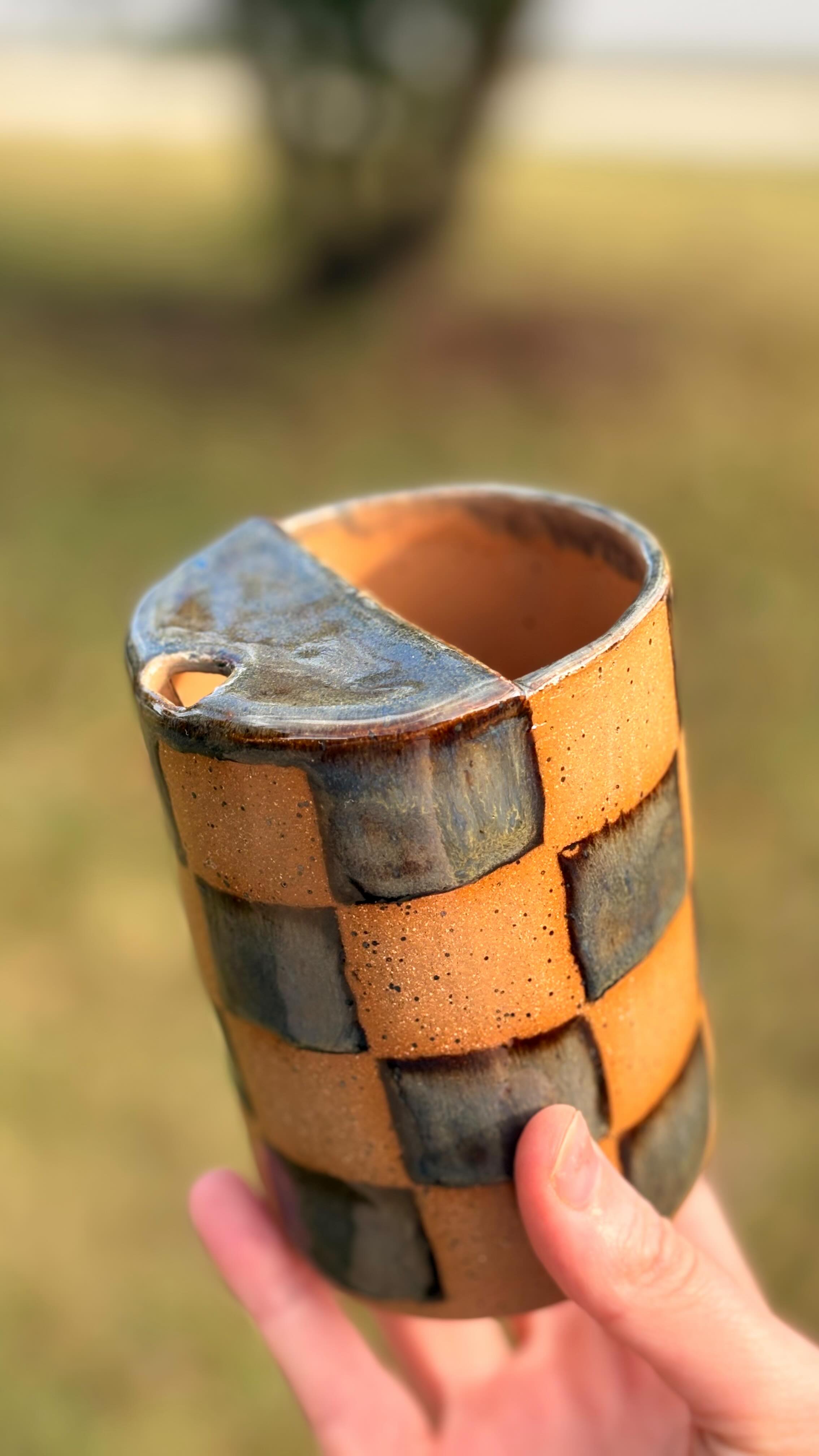 don’t mind me just obsessing over these glazes
#pottery #handbuiltceramics #mug #ghosts