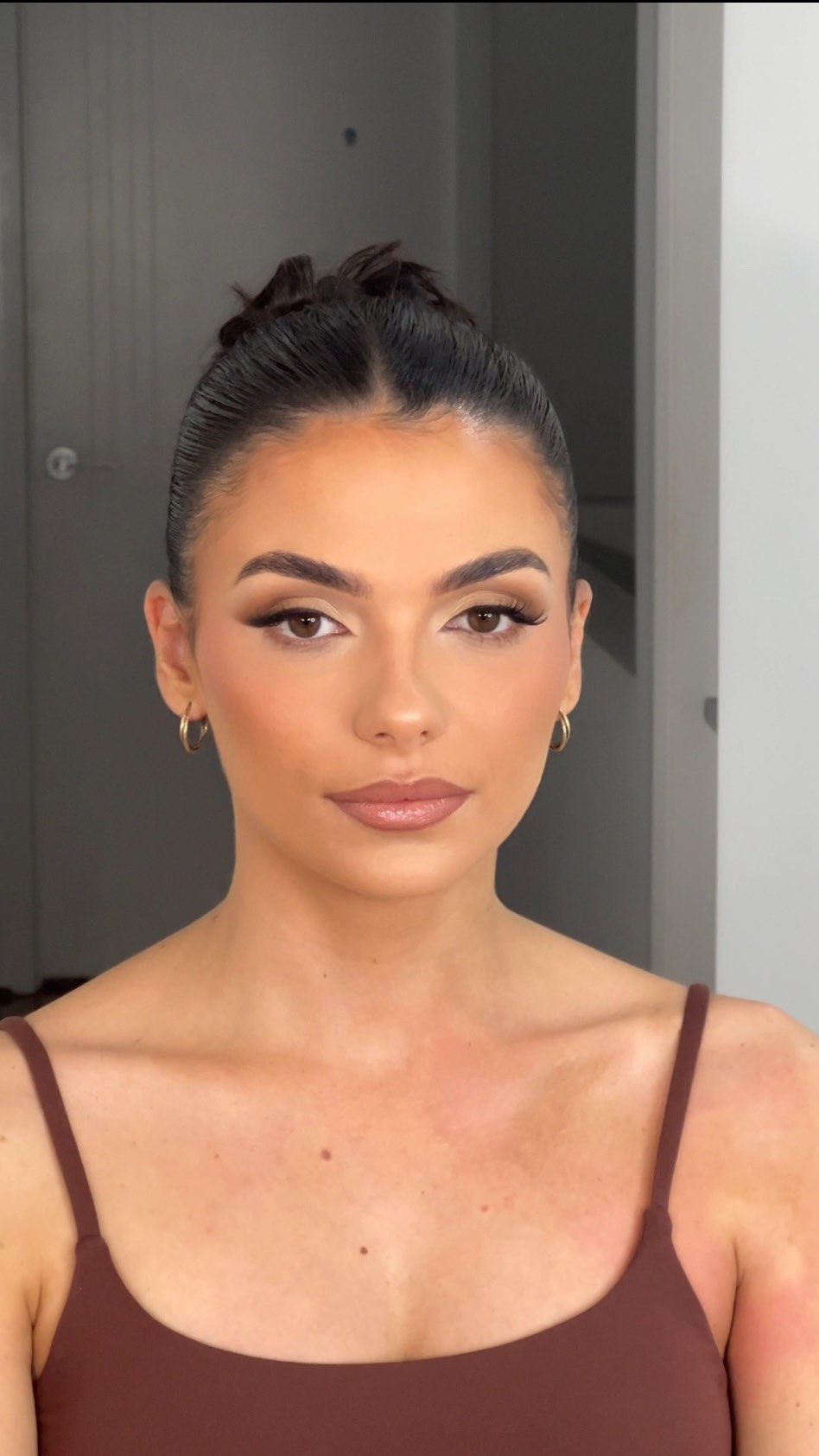 When one of my brides comes back for another glam session! Loved catching up with you, Jemma! ❤️ She was seriously glowing 🤩. Thank you for trusting me again! Picture-perfect.
.
.
.
.
.
.
.
.
#makeupartistgoldcoast #goldcoastmakeupartist #goldcoastmua #muagoldcoast #goldcoastmakeup #makeupgoldcoast #brisbanemakeupartist #makeupartistbrisbane #bridalmakeup #makeupartist #makeupinspiration