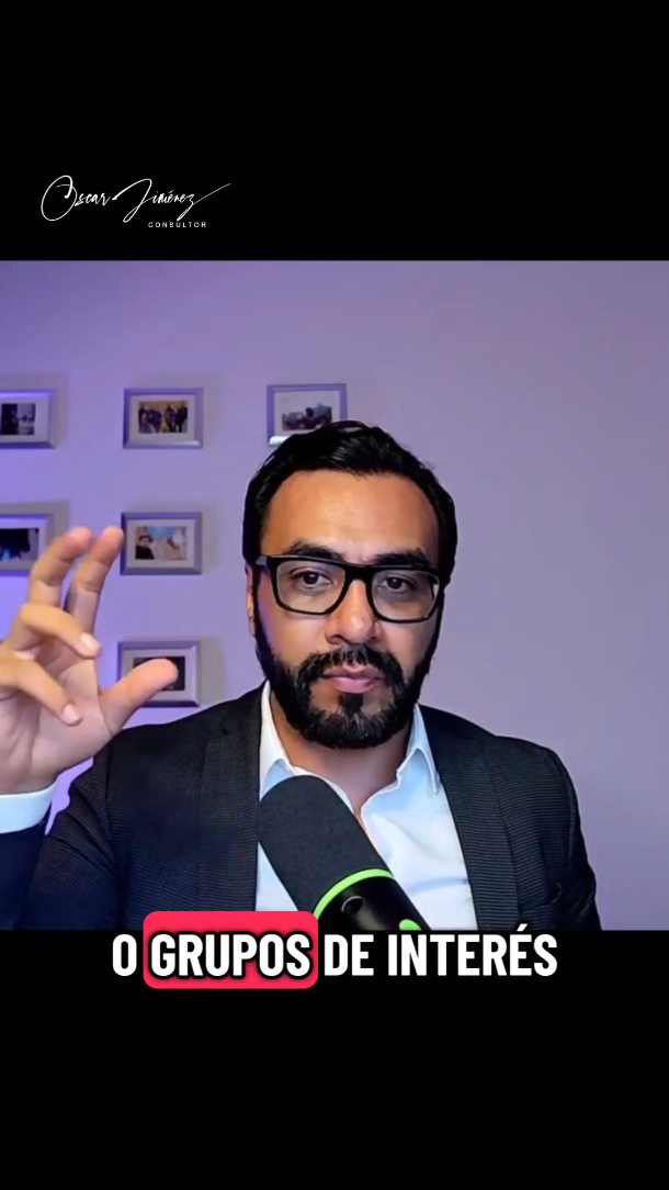 ¿Sabías que Uber aplicó la Matriz de Ansoff para crecer a nivel mundial?
La Matriz de Ansoff es una herramienta estratégica que ayuda a las empresas a definir cómo crecer.
1. Penetración de mercado: Uber incrementó su participación en ciudades donde ya operaba a través de promociones y programas de referidos.
2. Desarrollo de producto: lanzó Uber Eats y Uber Freight para diversificar su oferta.
3. Desarrollo de mercado: se expandió a nuevos países y regiones.
4. Diversificación: invirtió en movilidad eléctrica y proyectos de autos autónomos.
Uber no solo creció, se reinventó.
¿Cómo aplicarías tú la Matriz de Ansoff en tu negocio?
#MatrizDeAnsoff #EstrategiaEmpresarial #Uber #ModelosDeNegocio #Emprendimiento #Negocios #MarketingEstratégico #Innovación #CrecimientoEmpresarial #BusinessStrategy #StartupMindset #CasosDeÉxito #AprendeEmprendiendo