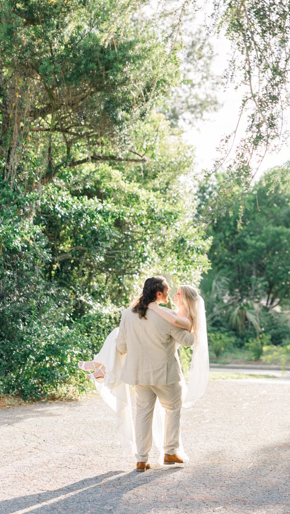 Me 🤝 fan edits of my couples. ✨✨✨
🎥: @goldenviewvideoco
📸: @kistephotography
Planning: @weddingsbykasey
Venue: @thegardenvillaorlando