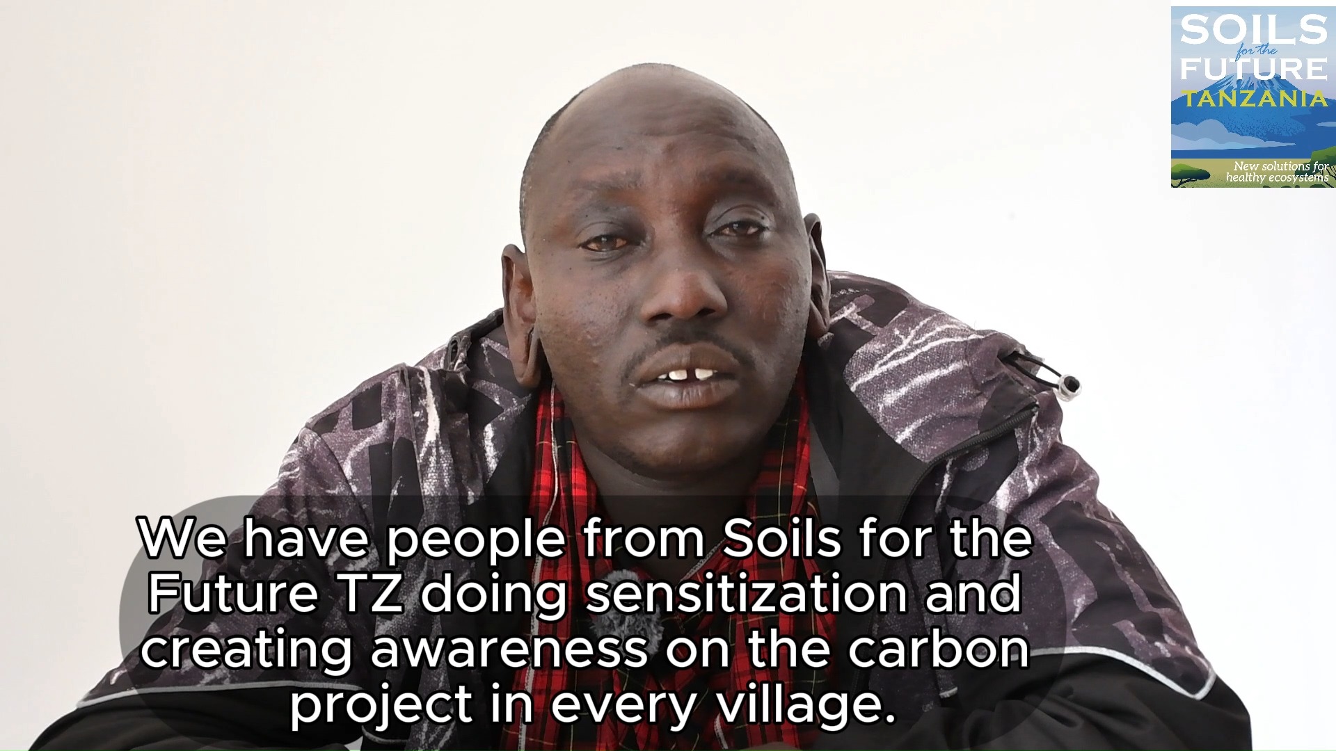 Sarimu Alais, an Alaigwanani in Longido, highlights the role of Traditional Leaders and the transparent process behind community decisions. The choice to join the carbon project was discussed at the Traditional Leaders Forum, where Soils for the Future Tanzania was deemed trustworthy and beneficial for the community.
Final decisions, including signing documents, take place openly at the Annual General Meeting with elders present to ensure transparency and understanding.
Misinformation can surround carbon projects, with third parties attempting to interject without consulting the local community. As Sarimu emphasizes, outside groups should not speak on behalf of the community without engaging with them directly or respecting this clear, inclusive decision-making process.