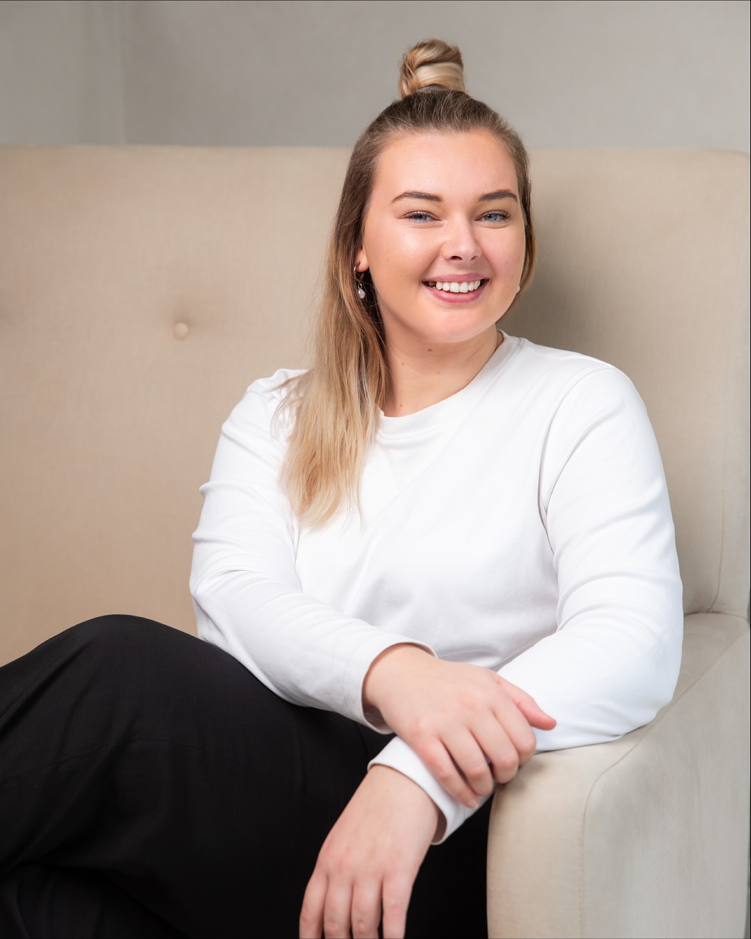 Meet the Humans of Lyftaal ✨
Today we’re saying hello to Danél Rust 🌿
She’s our lovely new receptionist - the friendly face you’ll see when you step into our sanctuary.
When we asked Danél what she loves most about Lyftaal, she said:
“Lyftaal is a caring home, and a family” 💛
We couldn’t agree more. Welcome to the Lyftaal family, Danél - we’re so happy to have you here!
#HumansOfLyftaal #Lyftaal #Paarl