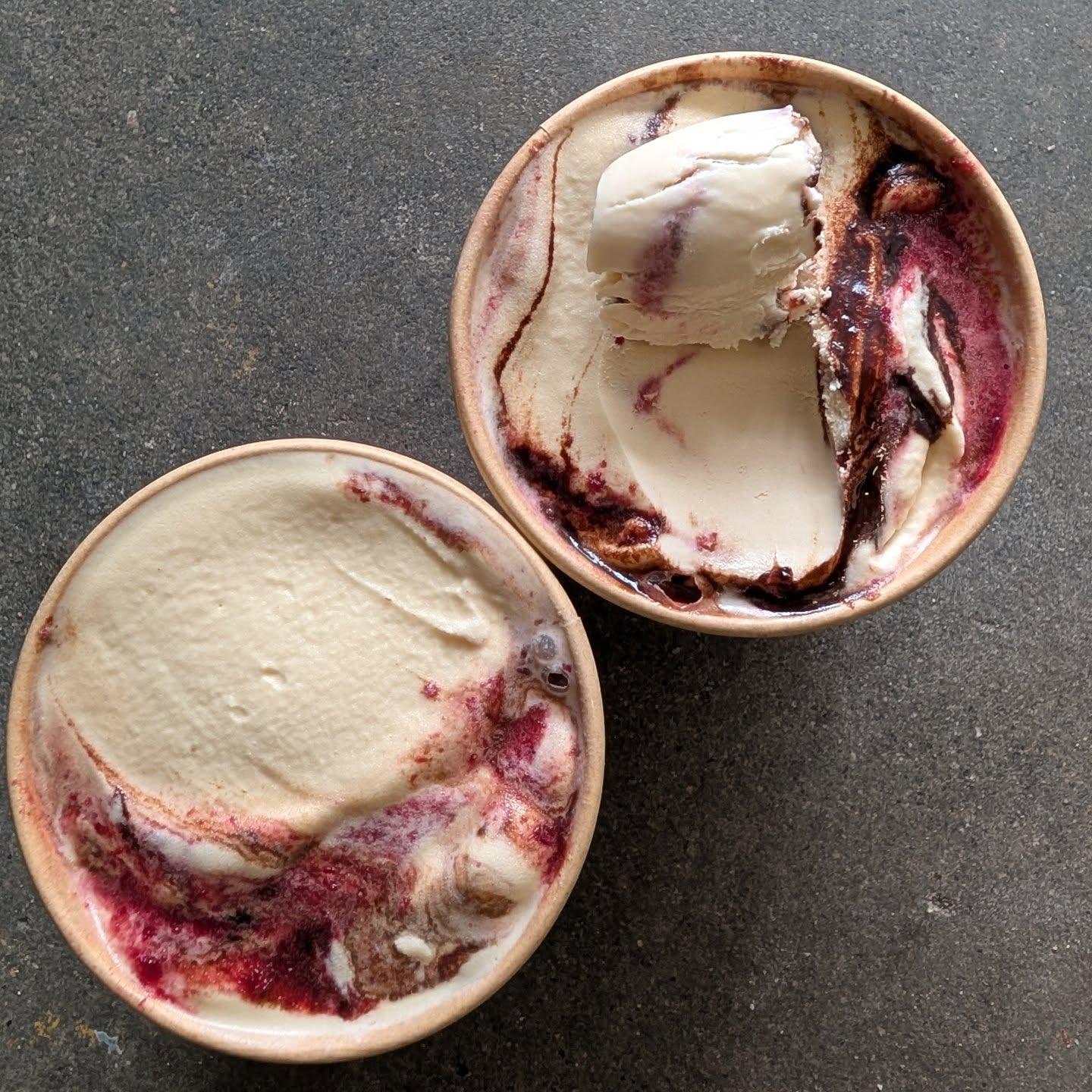 🍒Pretty tubs of Coconut Cherry Fudge. Vegan, GF & delish 🤤 Available at Willagee tonight and Clarkson from Wed onwards 🍒
No additives, colourings or flavourings as always.
#naturalicecream #littlescoops #perthicecream #perthfood #artisanicecream #veganicecream