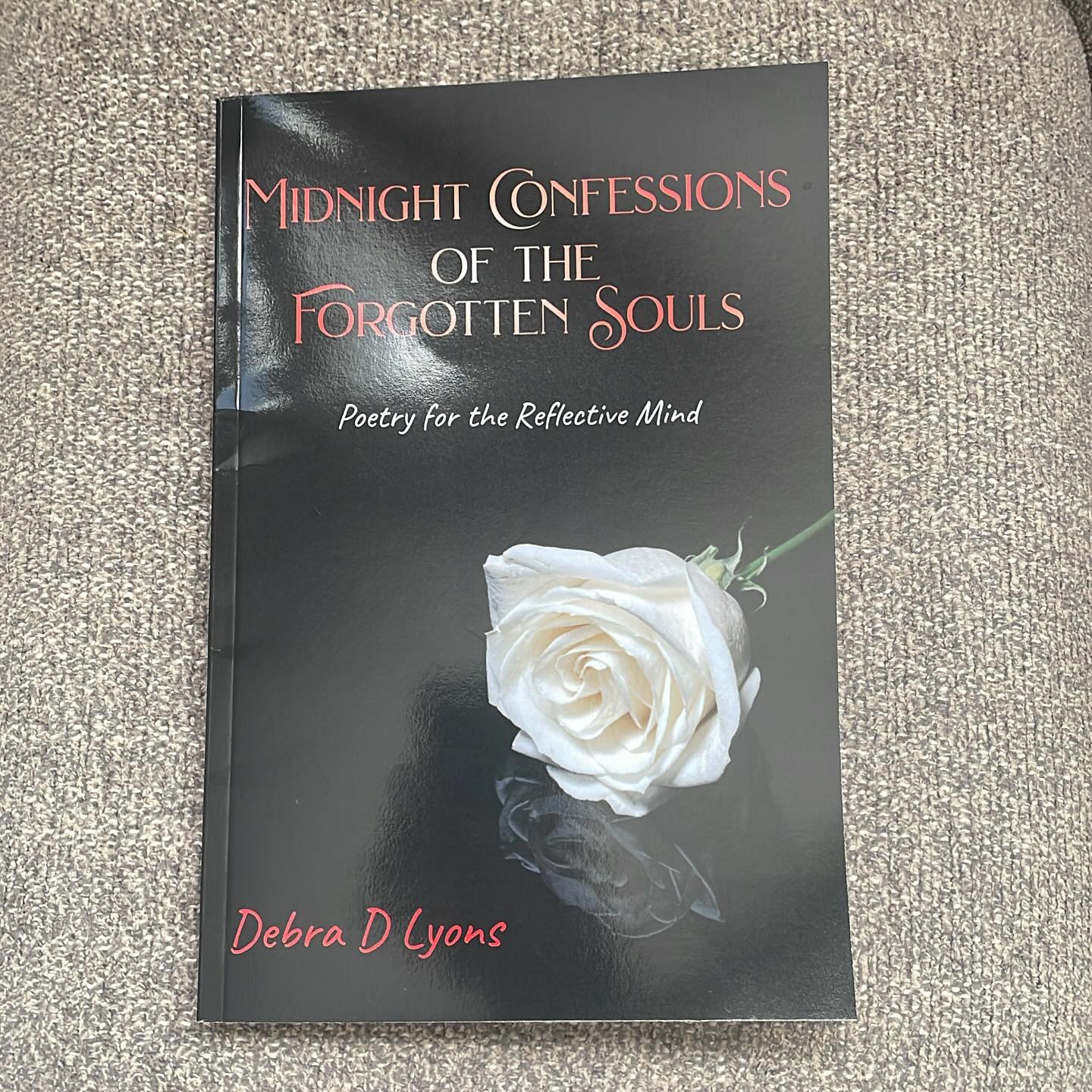 Look what I got. This book is good. Thanks @debra_writes_poetry for sharing this with us.
I’m half done with it already. Enjoying the read. Get your copy.
#authorsupportingauthors
#bellespalsypoetryguy
#writers
#poetry
#poetsofig
#author
#sharing
#writersofinstagram
#imreading