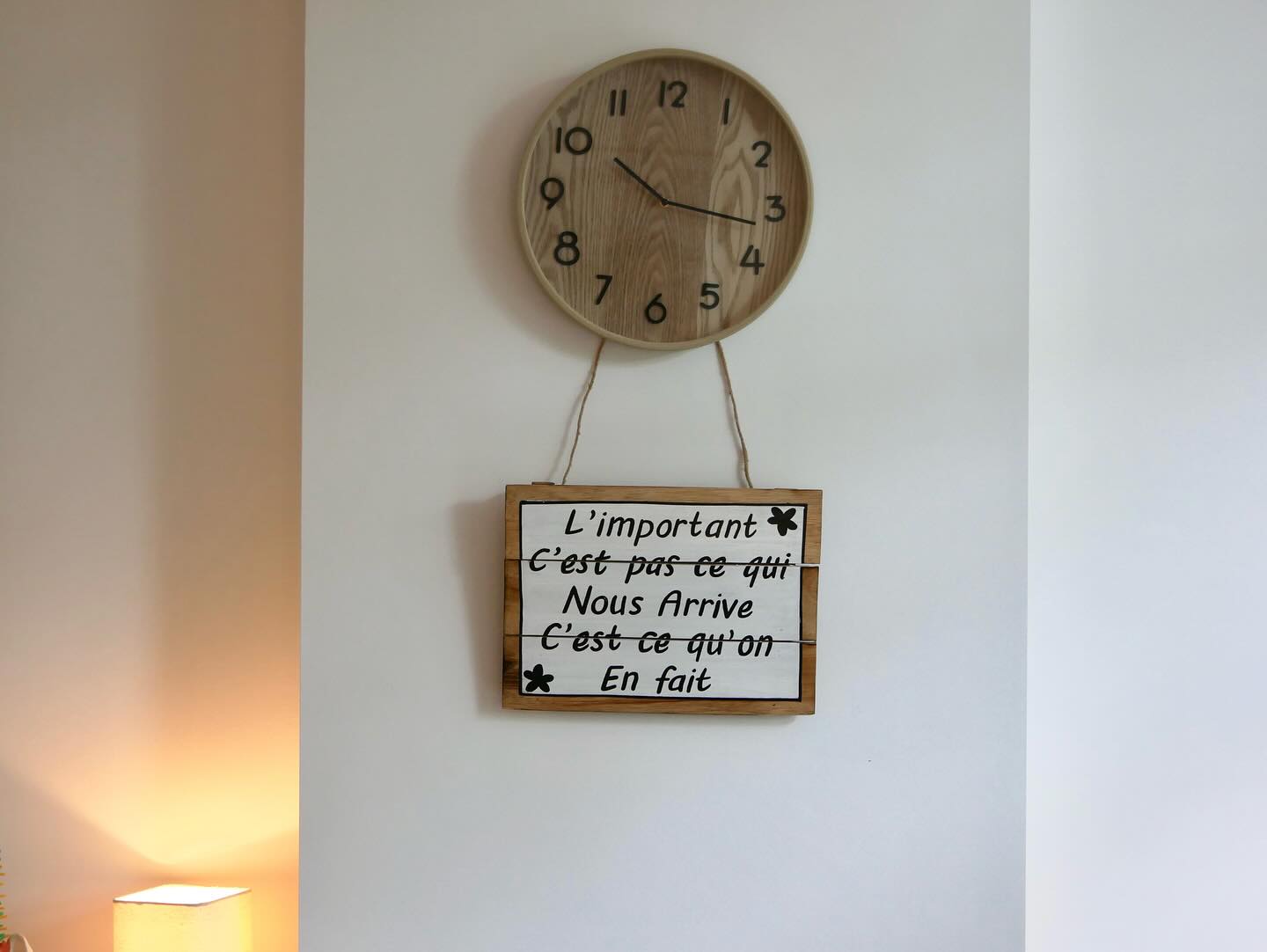 « L’important, n’est pas ce qui nous arrive, mais ce qu’on en fait. »
Cette phrase m’accompagne depuis longtemps, C’est pourquoi j’ai choisi de l’afficher dans mon cabinet.
C’est un rappel quotidien : malgré la maladie, la douleur ou les épreuves, il existe toujours un espace de liberté, celui de notre manière d’y répondre. ✨
•
#ethereacare #maladie #douleurschroniques #accouchement #grossesse #deuilperinatal #faussecouche #mieuxêtre