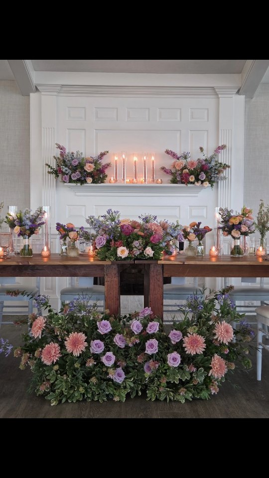 This palette bringing all the autumn fairy tale vibes 💜
We don't get a ton of requests for lavender, but it is so gorgeous for fall! Intentional use of color is one of the best ways to get the most impact from your floral investment, and creating contrast with the back ground keeps them from disappearing in the space.
.
Vendors:
Venue @wychmereevents @wychmerebeachclub
Hair/Makeup @artworxbridal.makeup
Photography @callanphoto
Dress @shopbellasera
Rentals @peakeventservices
Signage- EGL Designs
Entertainment @murrayhilltalent
Transportation @cape_destinations
Florals @gardenpartycapecod