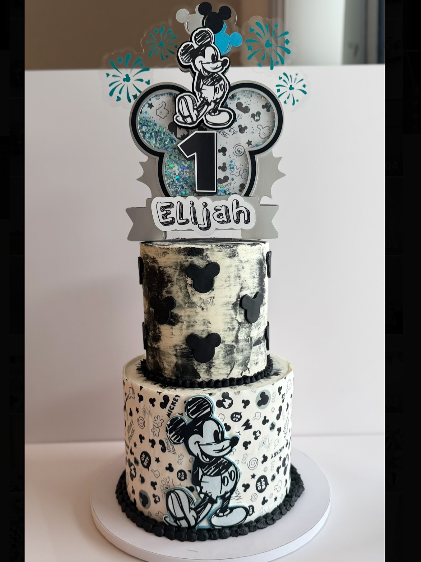 โจ Elijahโs 1st Birthday โจ
Classic black & white Mickey theme ๐ค๐ค
The perfect centerpiece for a magical celebration!
Cake topper: @memorablemomentssbyk
#MickeyMouse #MickeyMouseBirthday #BlackAndWhiteMickey #MickeyMouseCake #FirstBirthdayCake #1stBirthdayCake #MickeyTheme #DisneyBirthday #DisneyCake #MickeyParty #MickeyMouseFirstBirthday #DisneyBaker #CustomCakeDesign #DavenportFL #OrlandoBaker #FloridaBaker #DisneyCakes #SweetTreatsByKaitAndKay #MickeyMouseLovers #CakeInspo #BirthdayCakeDesign #CustomCakesFlorida #CakeArtist #DisneyInspo #MickeyBirthdayIdeas #MickeyMouseDecor #DisneyDesserts #MickeyCakeDesign #OrlandoEvents #DisneyCelebration
