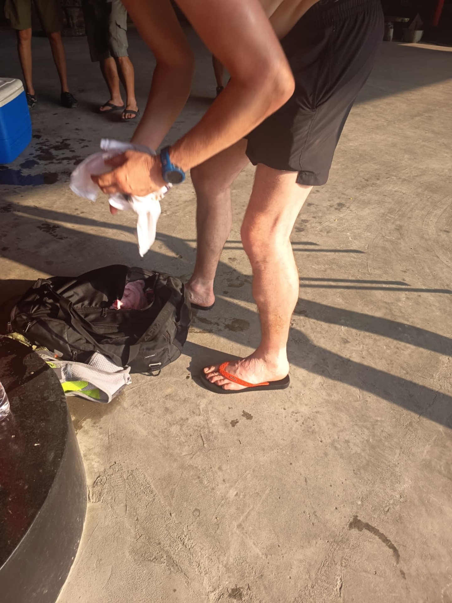 What's the first thing you do after a 8 km hash run?
Subs on of course, then tee shirt!
#douliuh3 #subs #recycled #flipflops #subfootwear #hashhouseharriers