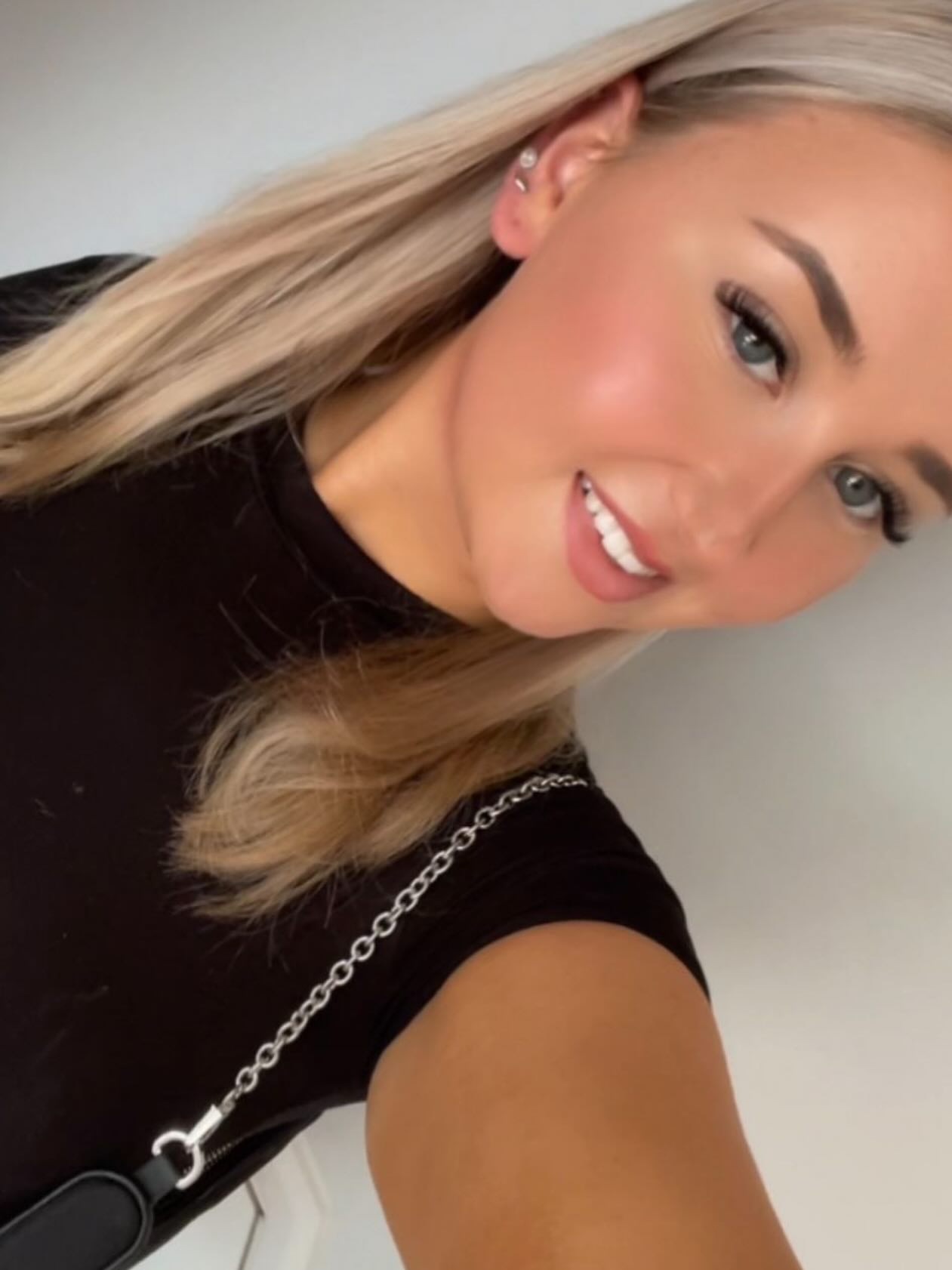 ✨Meet the Team Monday✨
Our lovely Fern, who’s just been promoted to a Level 3 Trainee Therapist! 🌸
She’s now fully qualified in all Level 2 treatments and continues to wow us with her incredible attention to detail. 💅💆♀️
We’re so proud of her progress and can’t wait to see her flourish as she takes the next step in her beauty journey! 🌟
Keep your eyes peeled — we’ve got some exciting new trainee offers with Fern coming very soon! 👀💖
#promotion #woking #surrey #medispa #salon