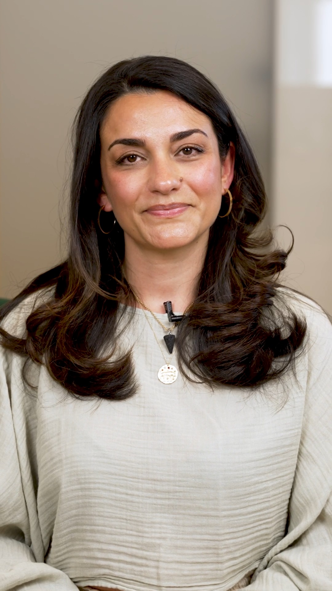 đ Pause with me for a moment đ
Think of a recent time when you felt just slightly anxious (not overwhelming), just a gentle ripple. Close your eyes and bring it to mind.
đ§ Notice your body:
What sensations arise in your chest, throat, or breath?
Do you feel tightness, warmth, restlessness?
Whatâs happening inside your body⌠and outside in your impulses or movements?
Now, shift your attention.
Find a place in your body that feels steady, easy, or strong. Maybe your legs, your feet, your hands.
Oscillate between the two, between the tension and the strength.
Between the constriction and the calm.
Like a pendulum, gently moving back and forth.
đŤ With each shift, notice how the tightness softens. How your system begins to settle.
This is the gift of presence: you donât need to push the anxiety away, you can meet it, balance it, and let it ease.
#somatichealing #anxietyrelief #breathworkpractice #mindbodyconnection #nervoussystemhealing
#playgroundofthemind