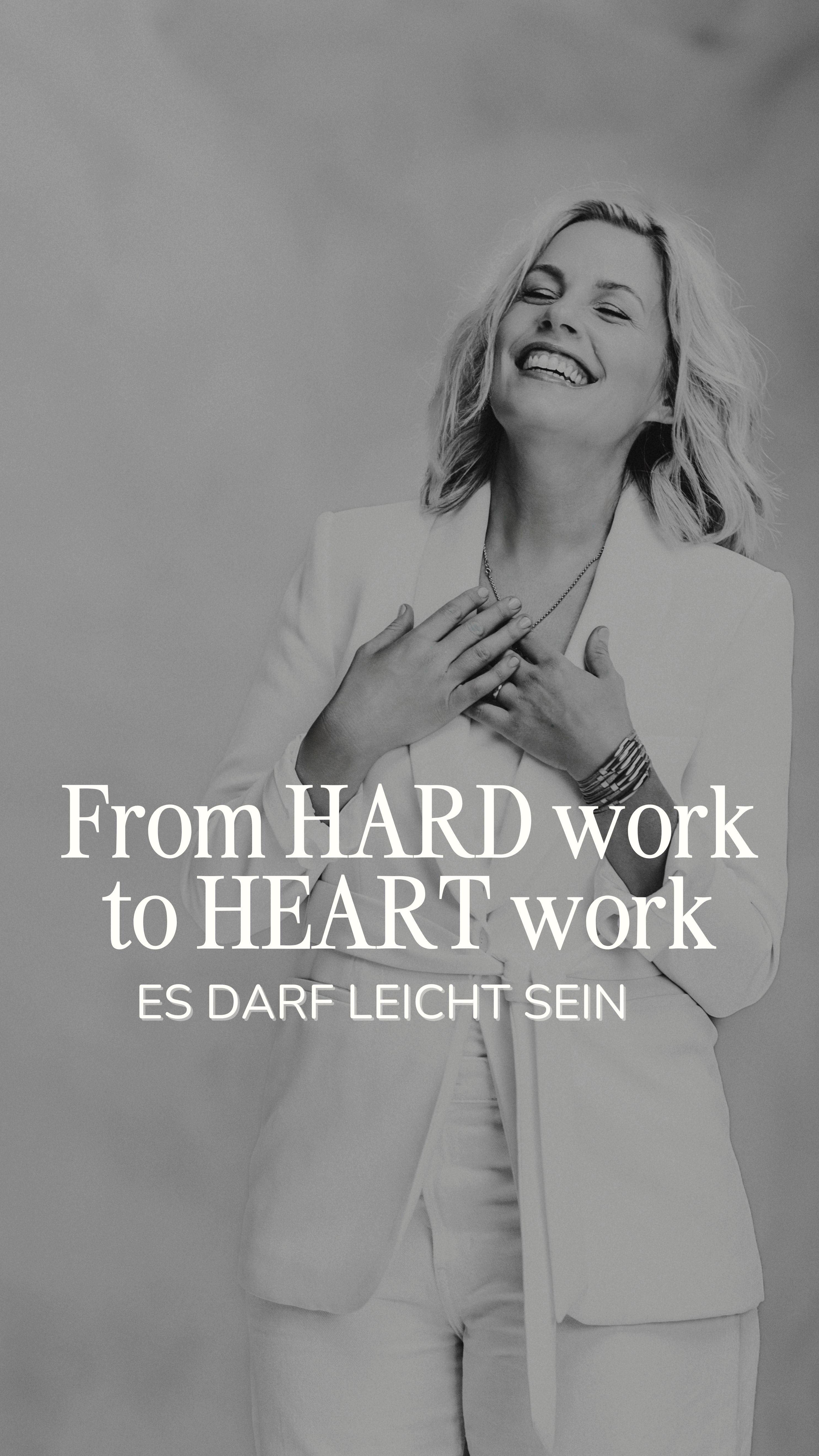 Ich habe in meinem Leben erlebt,
wie unterschiedlich sich Arbeit anfühlen kann.
Wie sie eng macht –
und wie sie erfüllt.
Viele Jahre habe ich funktioniert,
mich angepasst und mich ein bisschen dabei verloren.
Bis ich gemerkt habe,
dass etwas fehlt.
Dass Arbeit nicht nur ein Ort sein sollte, an dem wir leisten –
sondern einer,
an dem wir lebendig sind.
Heute weiß ich:
Arbeit darf leicht sein.
Sinnvoll.
Und verbunden mit dem,
was uns wirklich bewegt.
Es ist das, was mich antreibt.
Menschen zu begleiten,
die wieder mehr fühlen wollen,
wer sie sind.
Die ihre Potenziale entdecken.
Ein Soul Business aufbauen.
Oder einfach etwas in die Welt bringen, das leuchtende Augen schenkt.
Ich wünsche mir,
dass wir Arbeit neu denken –
nicht härter, sondern menschlicher.
From Hard Work to Heart Work.
Für mehr Erfüllung, Verbindung
und Leichtigkeit in dem,
was wir tun.
Shine your light & go after amazing! ✨✨✨✨✨✨✨✨✨
Deine Lotta
#sichtbarkeit #businessmentor #neustart #berufung #soulbusiness #fromhardworktoheartwork #potenzialcoaching #beruflicherwandel #holisticnewwork