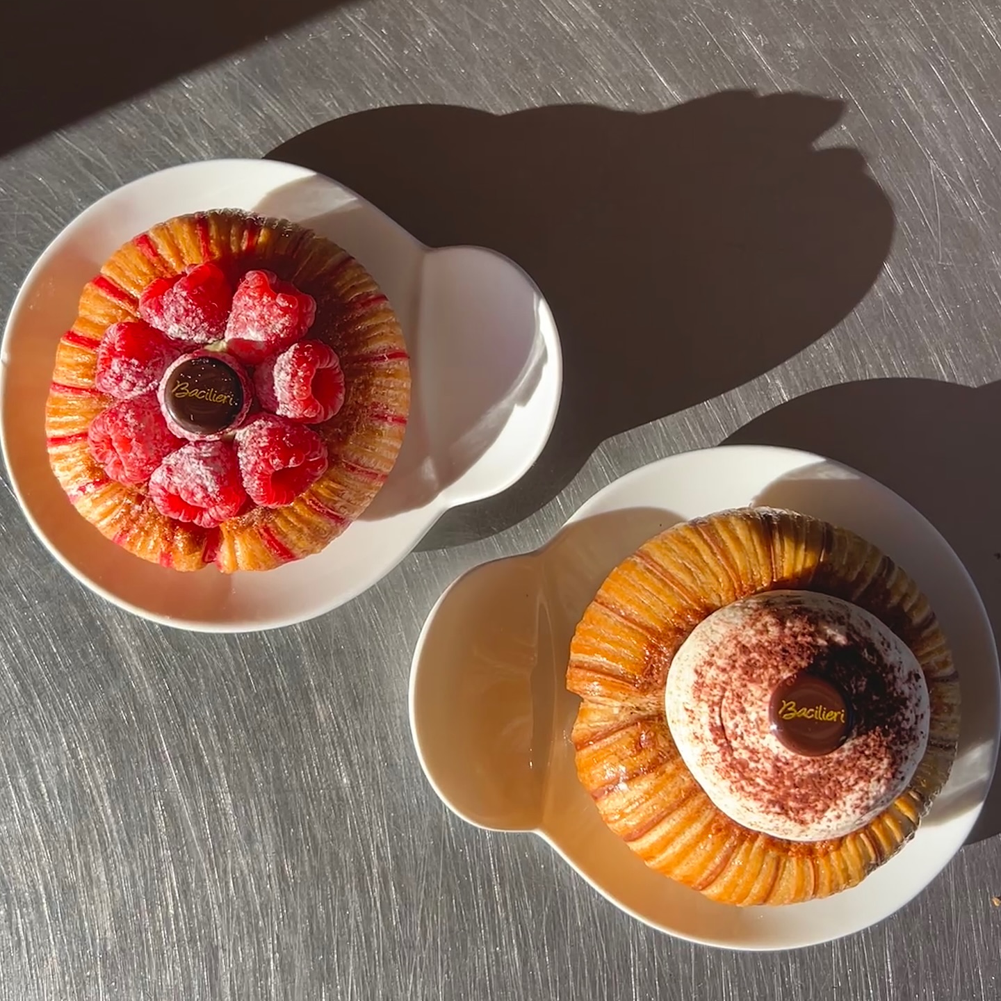 Il cambio di stagione porta sempre nuove idee!
Sono arrivate due nuove brioches simili nella forma ma completamente diverse nel gusto, per saperne di più non perdetevi le storie!
.
.
.
.
#bacilieri #pasticceriabacilieri #brioches #lievitati