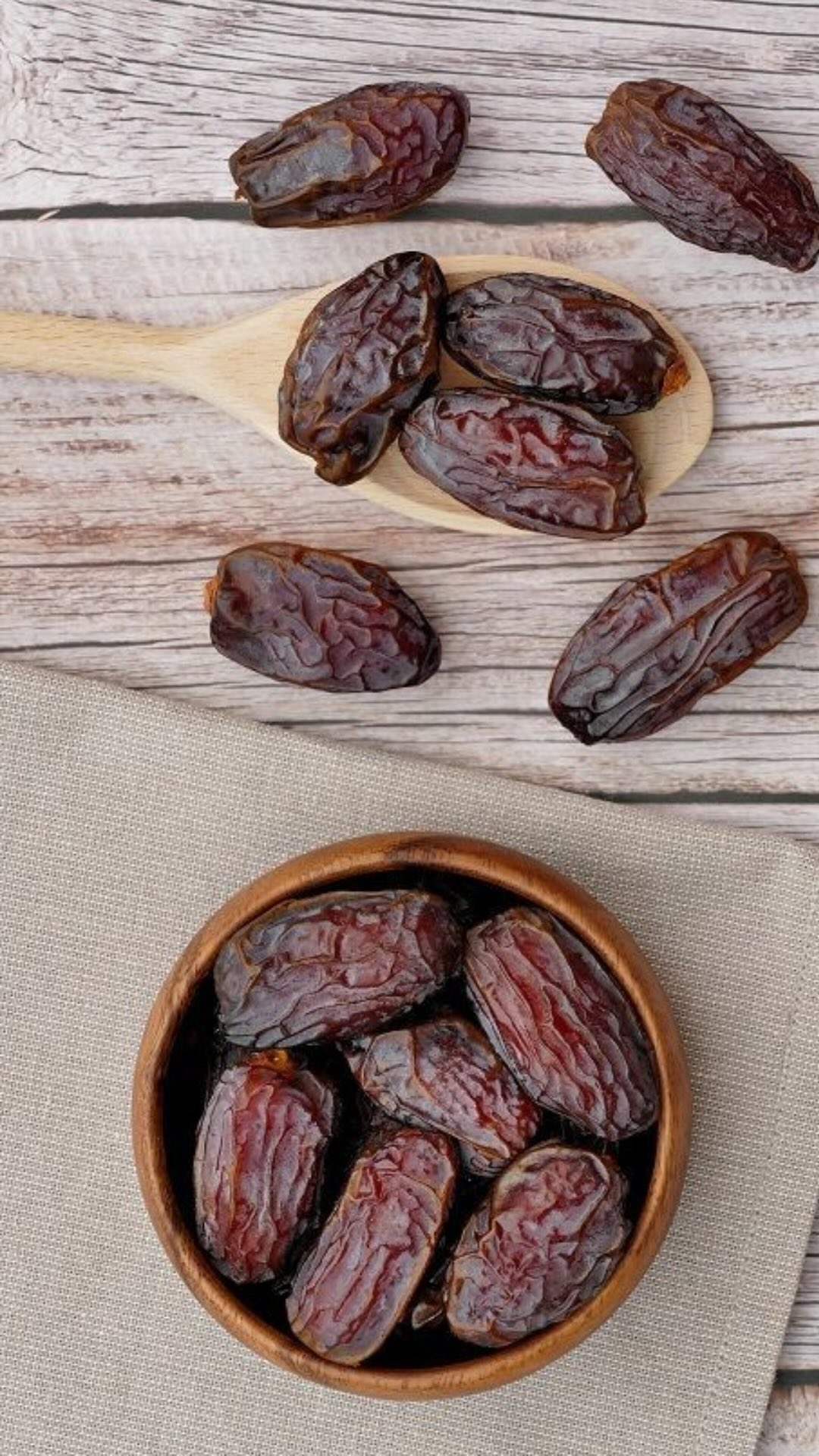 ✨ Save this for your next grocery trip! ✨
Your diet is one of the most powerful ways to soothe Vata this fall.
Favor oily, nourishing foods rich in healthy fats and proteins, brought to life with warming spices and served hot. This is a simple, grounding way to maintain balance during Vata season. 🌿
Also lean into sweet, sour, and salty tastes to pacify Vata dosha.
But remember: Ayurveda is about awareness. If your Kapha is aggravated, these same tips could have the opposite effect.
The key is always to stay in tune with your own body first and foremost.
True radiance starts with this kind of self-knowledge. 🍂✨
#OjasSanctuary #AyurvedaWisdom #FallSeason #VataSeason #SeasonalLiving #HolisticNutrition #BalanceYourDosha #AyurvedaTips #GroundingFoods #FeminineVitality #innerglow