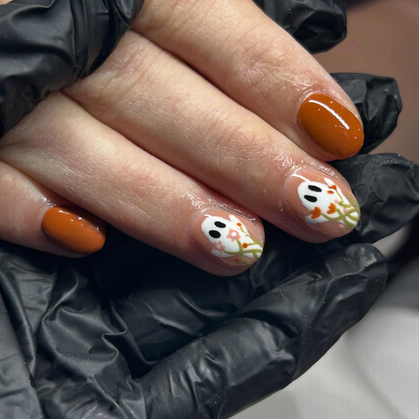 Spooky season has begun 👻👻
#biabnails #halloweennails #spookynails #ghostnails #autumnnails #fallnails #nailinspo #naildesign #nailart #gelnails #nailsoftiktok #nailsofinstagram #manchesterbeauty #nailtech #nailartist #orangemanicure #cuteseasonalnails #halloweennailart #nailtrends #biabmanicure #jadedsalon #jadedszn
