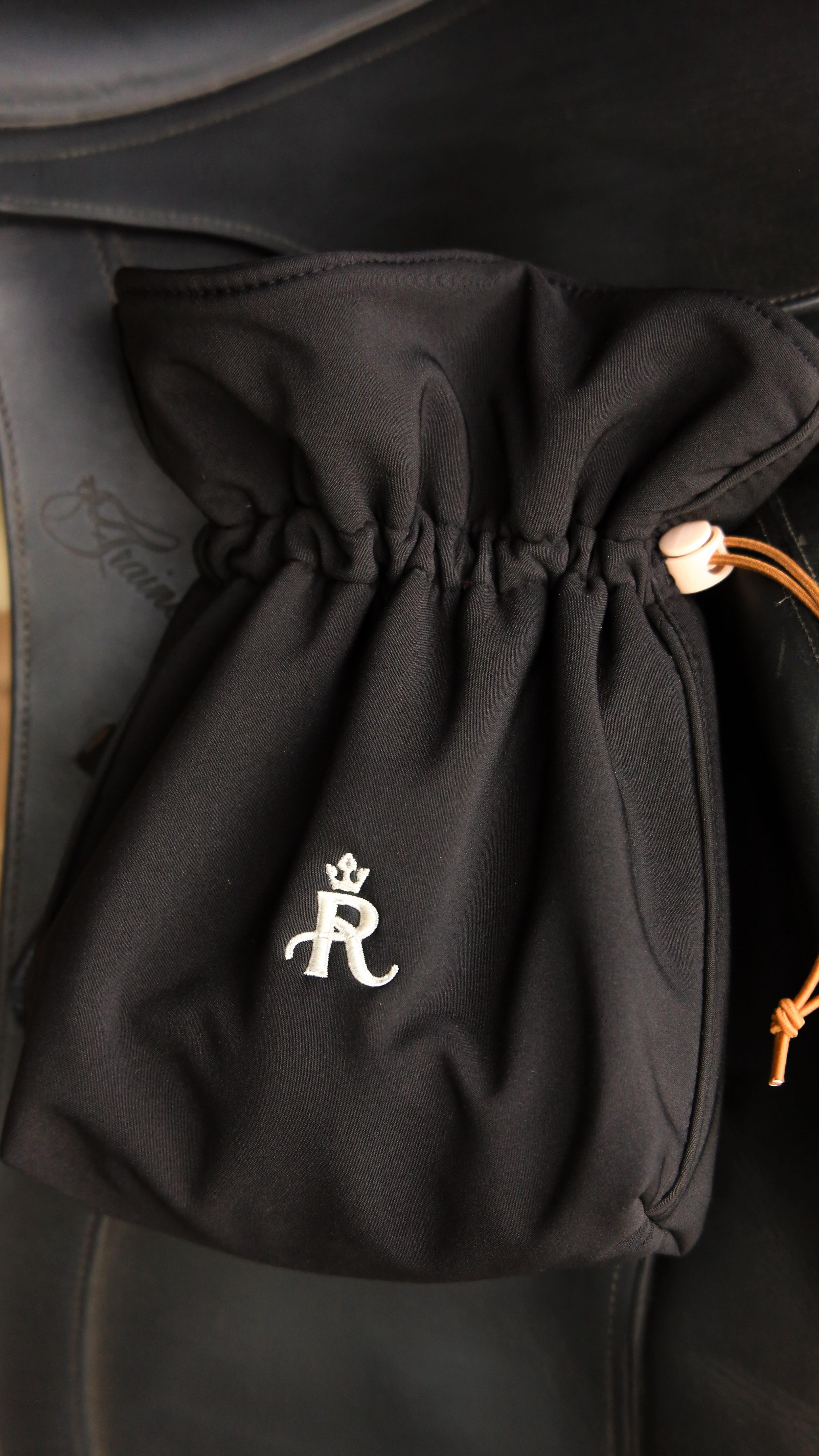 If effortless coordination is your love language 🖤
Enter Reine’s Ink Stirrup Guards. Designed to match our Saddle Shield, down to the last detail
Perfect for all english stirrup irons ✨
Available on our website NOW - Gallop, don’t trot 💁🏼♀️
#reineatelier #equestrianstyle #luxuryequestrian #matchyset #equestrianessentials #riderstyle #stableluxury #equestriandesign #rideinstyle #equestrianelegance #reinerider #equestrianlife #horsestyle #equestrianaesthetic #equestrianaccessories #reinecollection #arenatoafter #boldelegance #luxuryrider #stabletosabrage