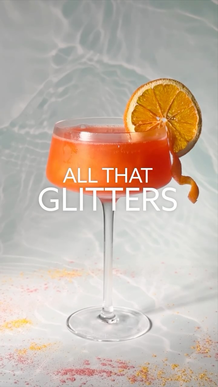 ✨ All That Glitters ✨
Swifties, raise a glass — The Life of a Showgirl era is HERE, and we’re celebrating in style 💃🍾
❤️🔥You’ll need
– 1 oz gin (or vodka)
– 1 oz blood orange juice
– ½ oz Aperol
– ½ oz vanilla syrup
– 2–3 oz sparkling rosé
– Pinch of edible gold luster dust ✨
– Garnish: blood orange wheel + curled peel ribbon
✨ How-to
Shake gin, blood orange juice, Aperol, and vanilla syrup with ice → swirl in gold luster dust → strain into a chilled coupe → top with sparkling rosé → finish with blood orange wheel + ribbon garnish 🍊✨
Dazzling, playful, and unapologetically glamorous — just like the new TS12 era.
👉 Save this recipe for your album launch toast tonight!
💬 Which track are you playing on repeat while sipping?
#SwiftieCocktails #TheLifeOfAShowgirl #TS12 #BloodOrangeCocktail #Aperol #SparklingRosé #GlitterCocktail #SwiftTok #CocktailReels #TheCasualSipper