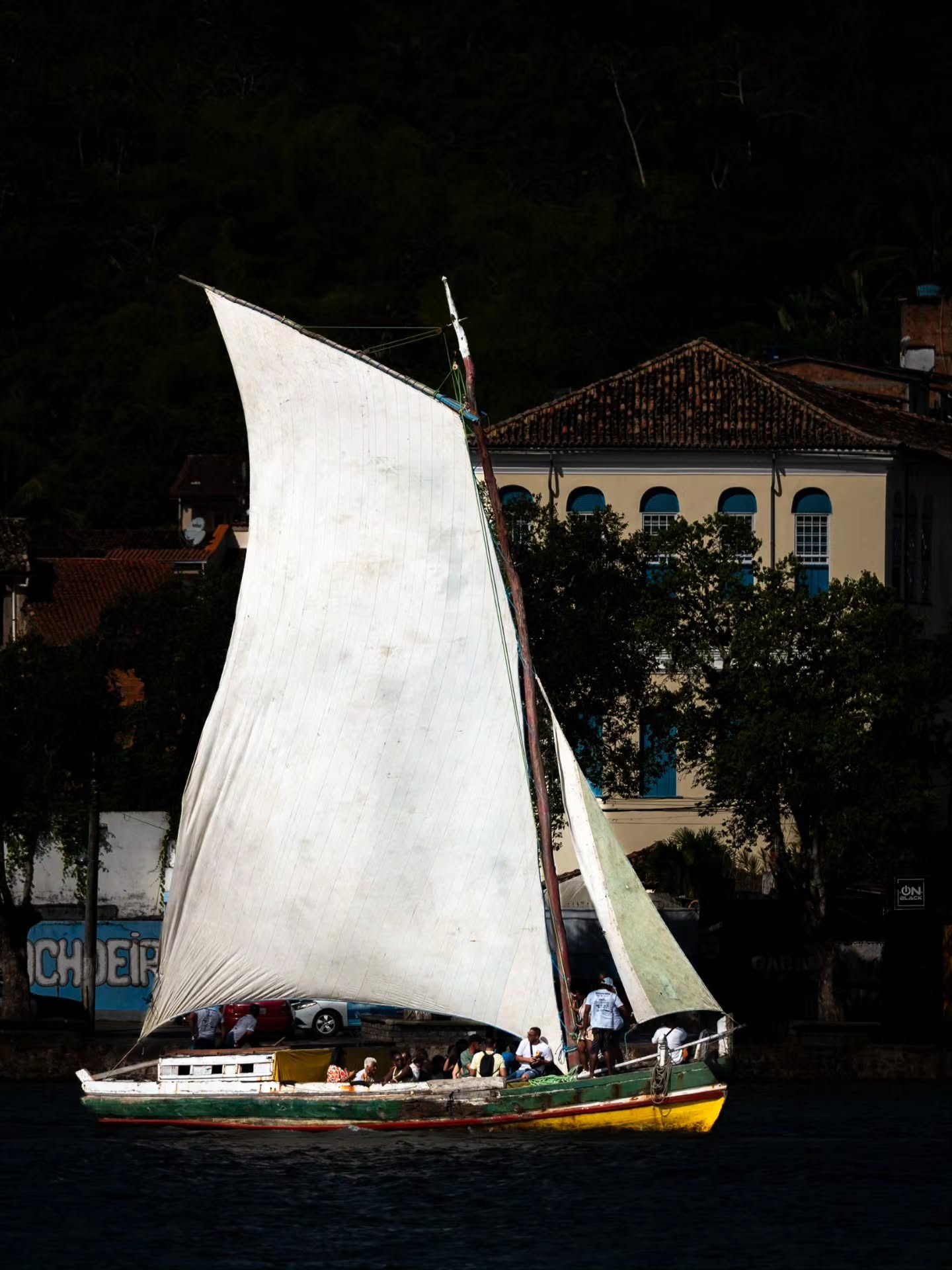 Mais um carrossel para quem ama a Bahia.
Os Saveiros são uma das manifestações culturais mais simbólicas da Bahia.