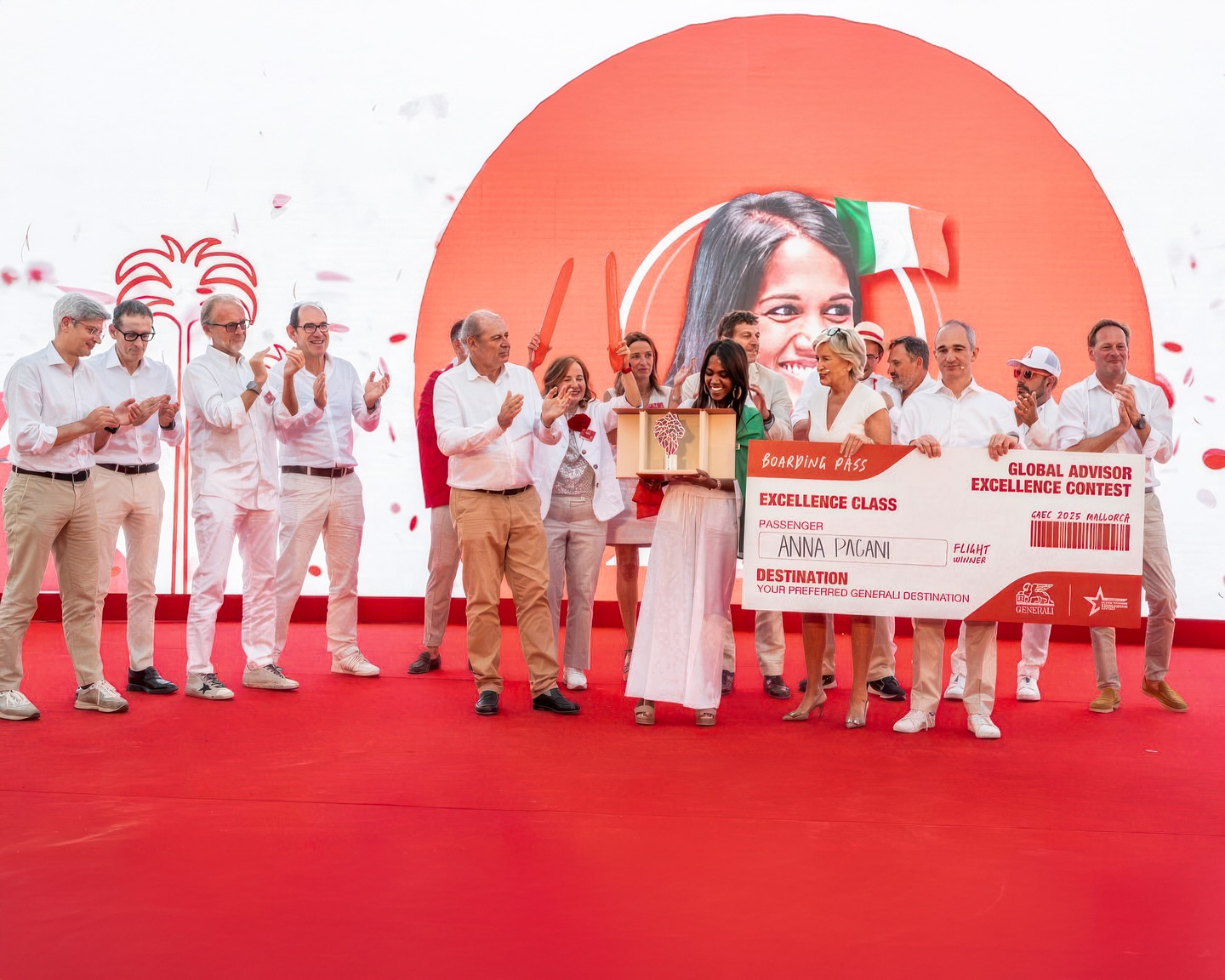 𝗚𝗔𝗘𝗖 𝟮𝟬𝟮𝟱 | 𝗠𝗮𝗶𝗼𝗿𝗰𝗮 𝟭-𝟯 𝗢𝘁𝘁𝗼𝗯𝗿𝗲
Siamo orgogliosi di condividere un traguardo importante: 𝗔𝗻𝗻𝗮 𝗣𝗮𝗴𝗮𝗻𝗶, Agente Generale della nostra Agenzia di Como Via Cecilio, ha conquistato il primo posto alla 7ª edizione del 𝗚𝗹𝗼𝗯𝗮𝗹 𝗔𝗱𝘃𝗶𝘀𝗼𝗿 𝗘𝘅𝗰𝗲𝗹𝗹𝗲𝗻𝗰𝗲 𝗖𝗼𝗻𝘁𝗲𝘀𝘁 𝟮𝟬𝟮𝟱 🏆
Il GAEC, riconoscimento internazionale organizzato da Generali dal 2017, ha coinvolto quest’anno 164.000 consulenti di 25 Paesi in Europa, Asia e America Latina 🌍
L’obiettivo dell’iniziativa è valorizzare innovazione, consulenza di eccellenza e la capacità di costruire relazioni di fiducia con i Clienti
Un riconoscimento che testimonia la visione imprenditoriale e l’impegno costante di Anna Pagani e dei nostri Agenti Generali nel promuovere un modello di consulenza fondato su fiducia, innovazione ed eccellenza professionale
Un risultato che rappresenta anche l’intera Agenzia di Como Via Cecilio, da sempre impegnata nel mettere al centro le persone e nel costruire relazioni durature con i propri Clienti ❤
Questi valori ci guidano ogni giorno nell’essere veri #partnerdivita
📸 Photo credits: @generaligroup
#GeneraliAdvisorExcellenceContest #GAEC2025 #GeneraliGAEC2025 #Generali4Excellence #PiùDiUnLavoro #Generalicomoviacecilio #Assicurazioni #Generali #Generaliitalia